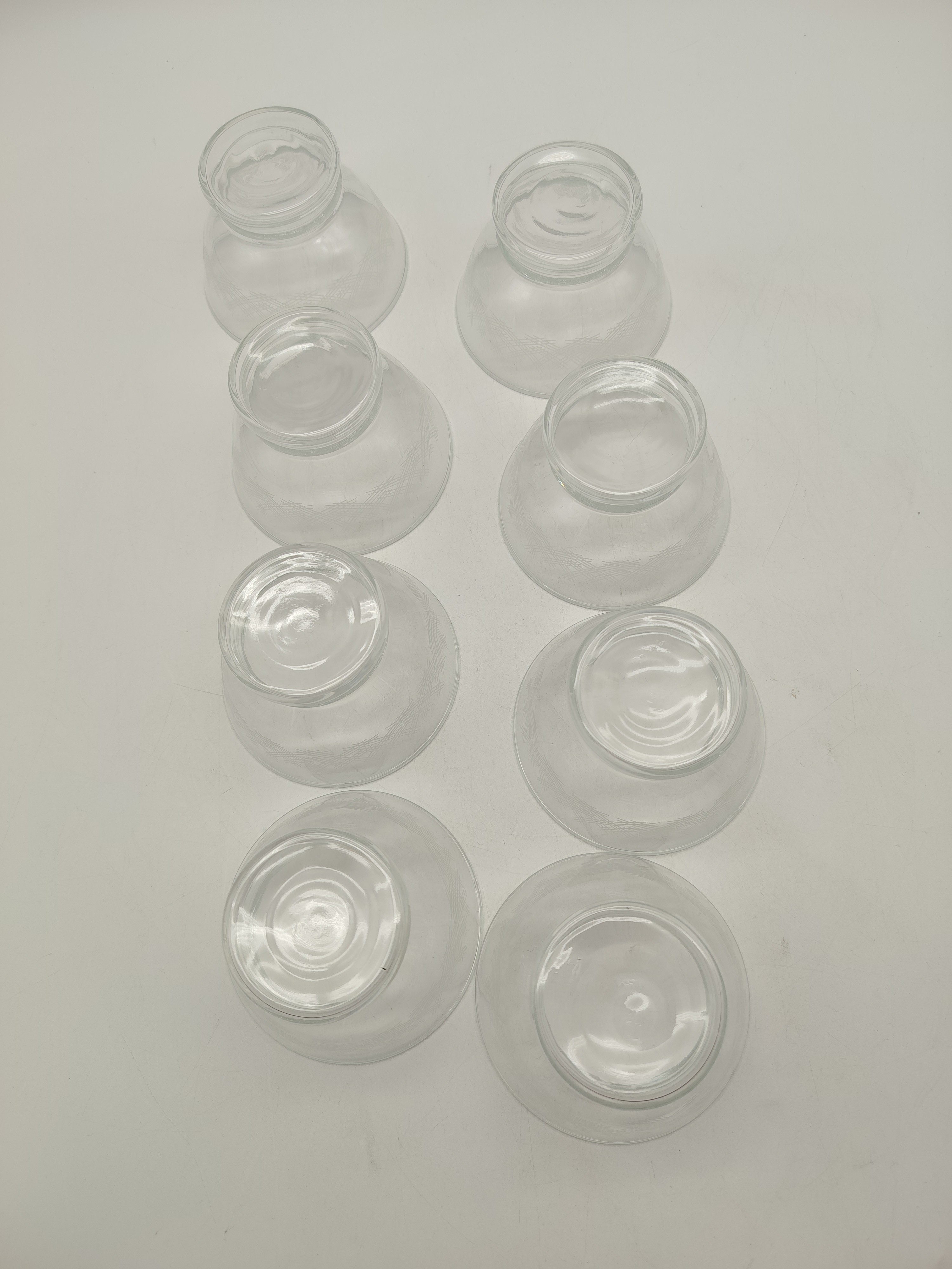 Voir photo 14 de 8 Coupelles à Trou Normand ou Trou Champenois et leur Carafe en verre transparent avec bouchon qui ferme hermétiquement. 8 Coupelles à Trou Normand ou Trou Champenois et leur Carafe en verre transparent avec bouchon qui ferme hermétiquement. Très bon état reconditionné photo 14