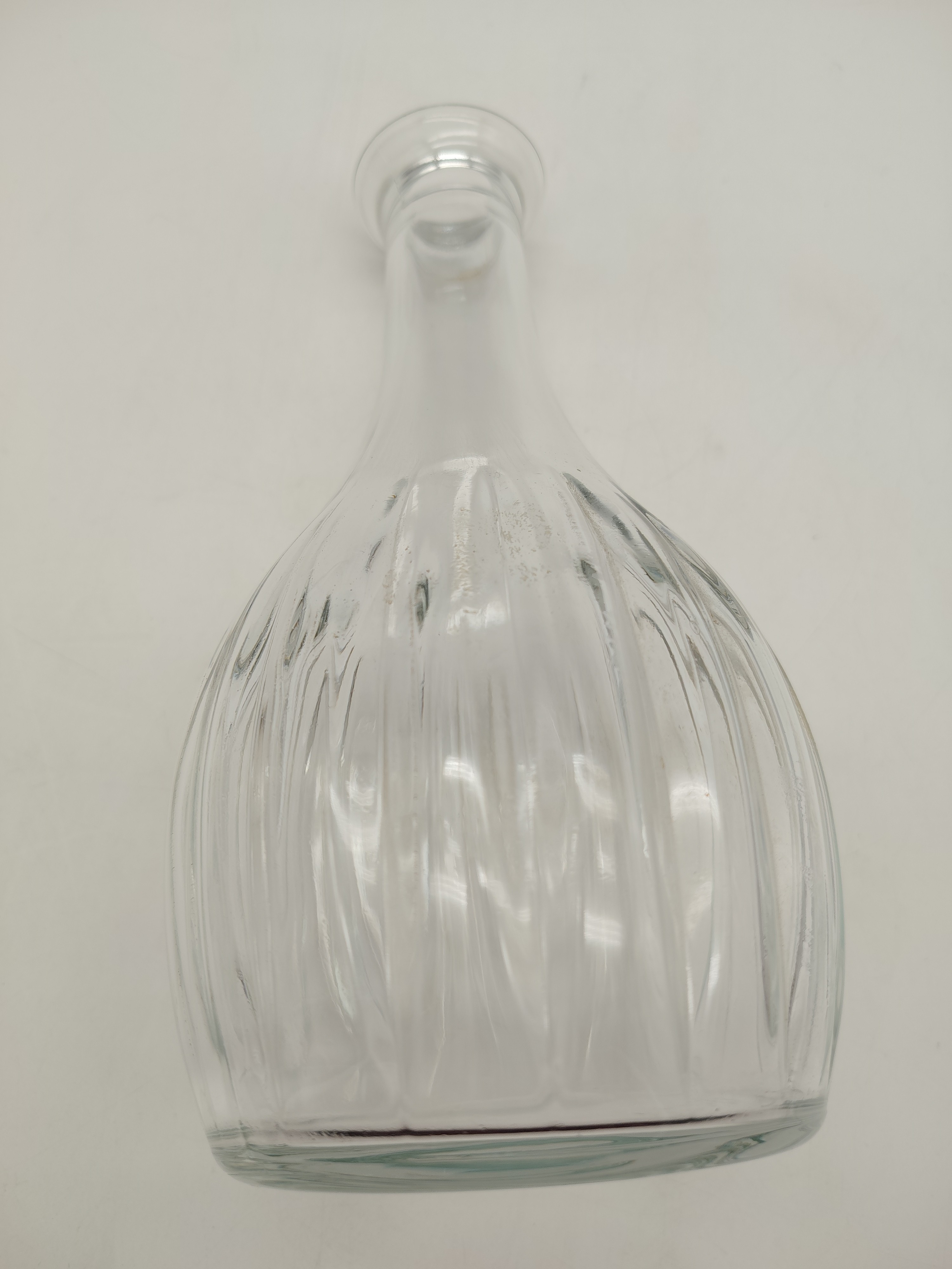 Voir photo 15 de 8 Coupelles à Trou Normand ou Trou Champenois et leur Carafe en verre transparent avec bouchon qui ferme hermétiquement. 8 Coupelles à Trou Normand ou Trou Champenois et leur Carafe en verre transparent avec bouchon qui ferme hermétiquement. Très bon état reconditionné photo 15