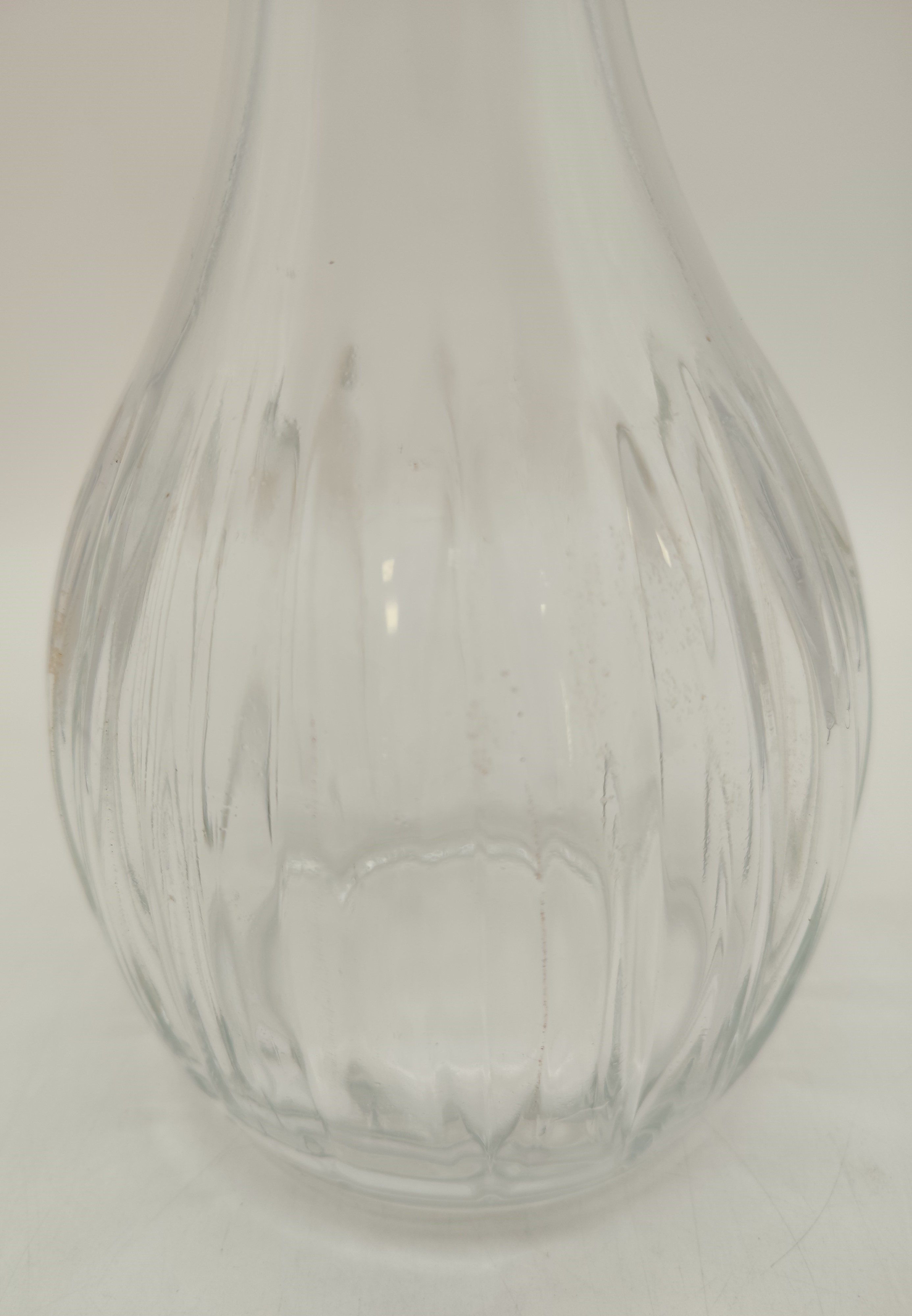 Voir photo 5 de 8 Coupelles à Trou Normand ou Trou Champenois et leur Carafe en verre transparent avec bouchon qui ferme hermétiquement. 8 Coupelles à Trou Normand ou Trou Champenois et leur Carafe en verre transparent avec bouchon qui ferme hermétiquement. Très bon état reconditionné photo 5