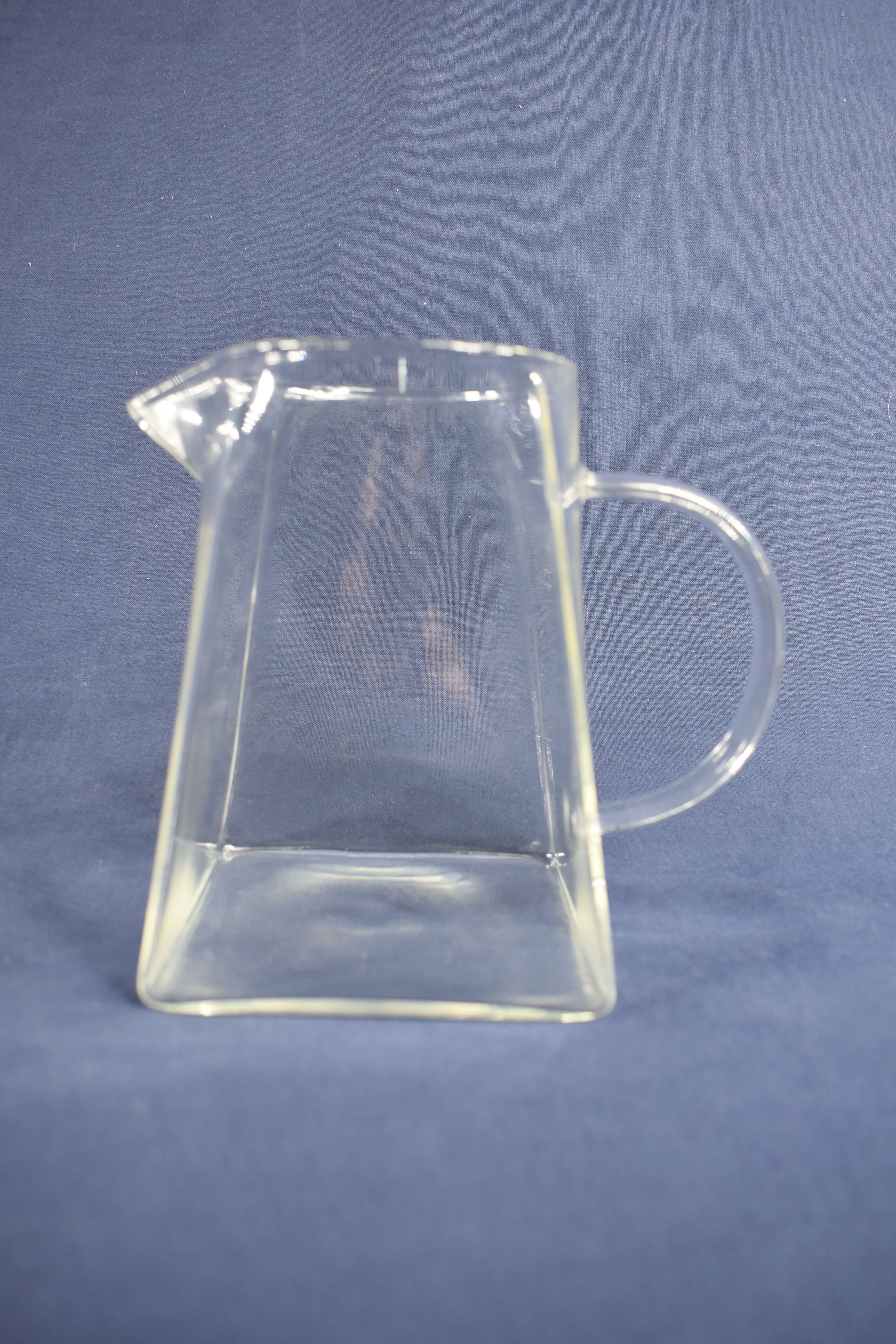 Voir photo 10 de 8 petits " verres à gnole " ( H 5 & D 3 cm ) plus pot crémier gouttes à gouttes. 8 petits " verres à gnole " ( H 5 & D 3 cm ) plus pot crémier gouttes à gouttes. Bon état reconditionné photo 10