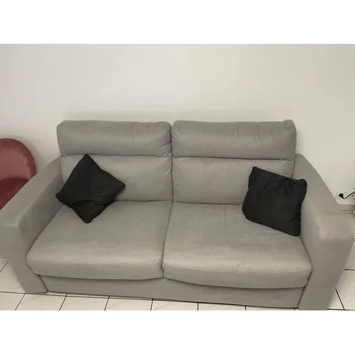 À vendre canapé lit peu servi, en bon état car protégé par un plaid. Le canapé est confortable grâce à une belle hauteur de dossier. Le lit est très confortable convient pour un usage quotidien occasion reconditionné disponible sur Rakuten