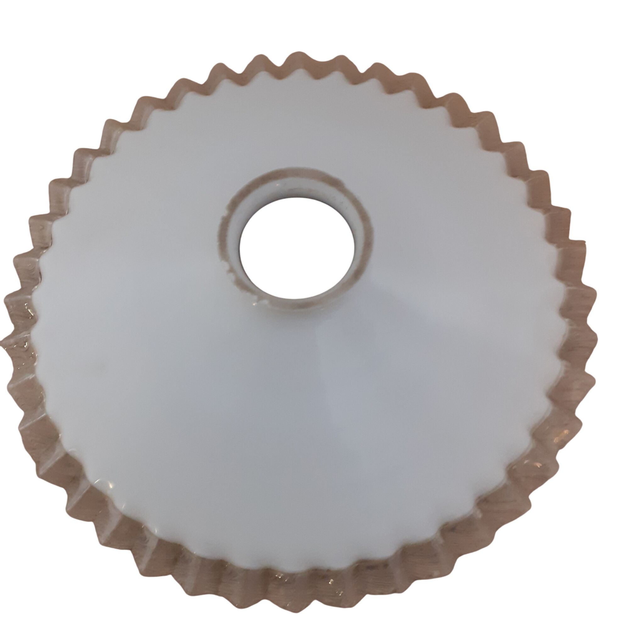 Abat-jour en verre opalescent blanc à bord plissé. Bon état - 12,00 € Abat-jour en verre opalescent blanc à bord plissé. Bon état reconditionné disponible sur Label Emmaüs