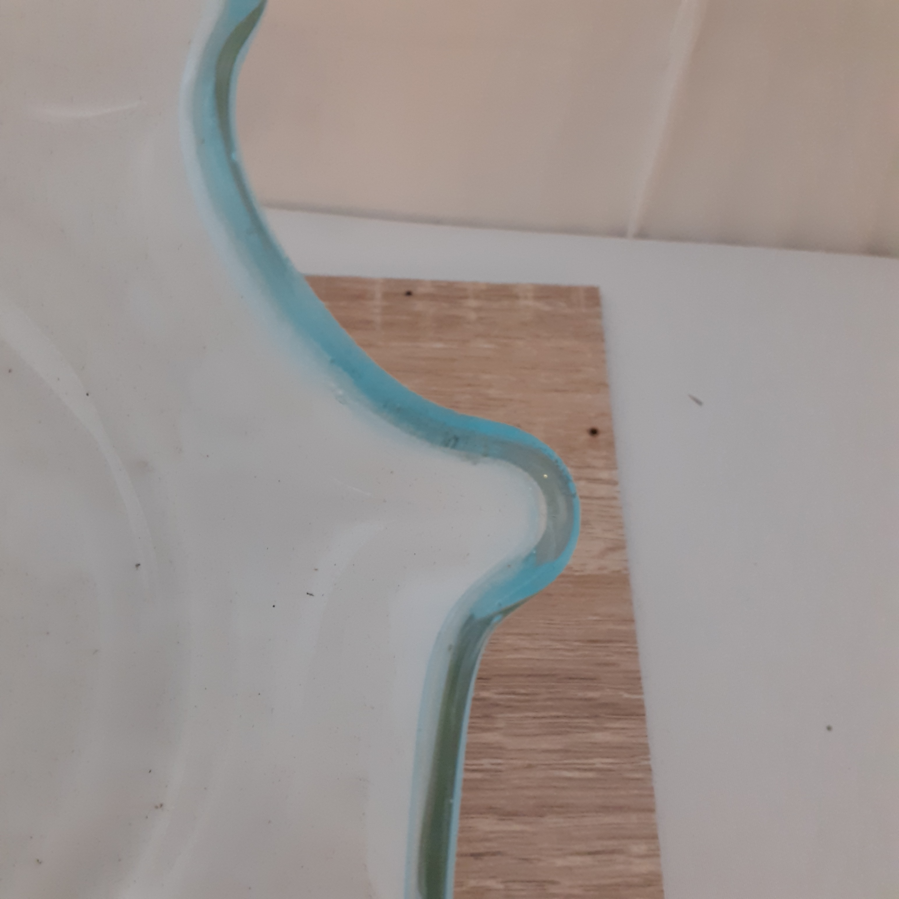 Voir photo 4 de Abat-jour en verre opalescent bordé der bleu avec sa griffe en parfait état Abat-jour en verre opalescent bordé der bleu avec sa griffe en parfait état Très bon état reconditionné photo 4