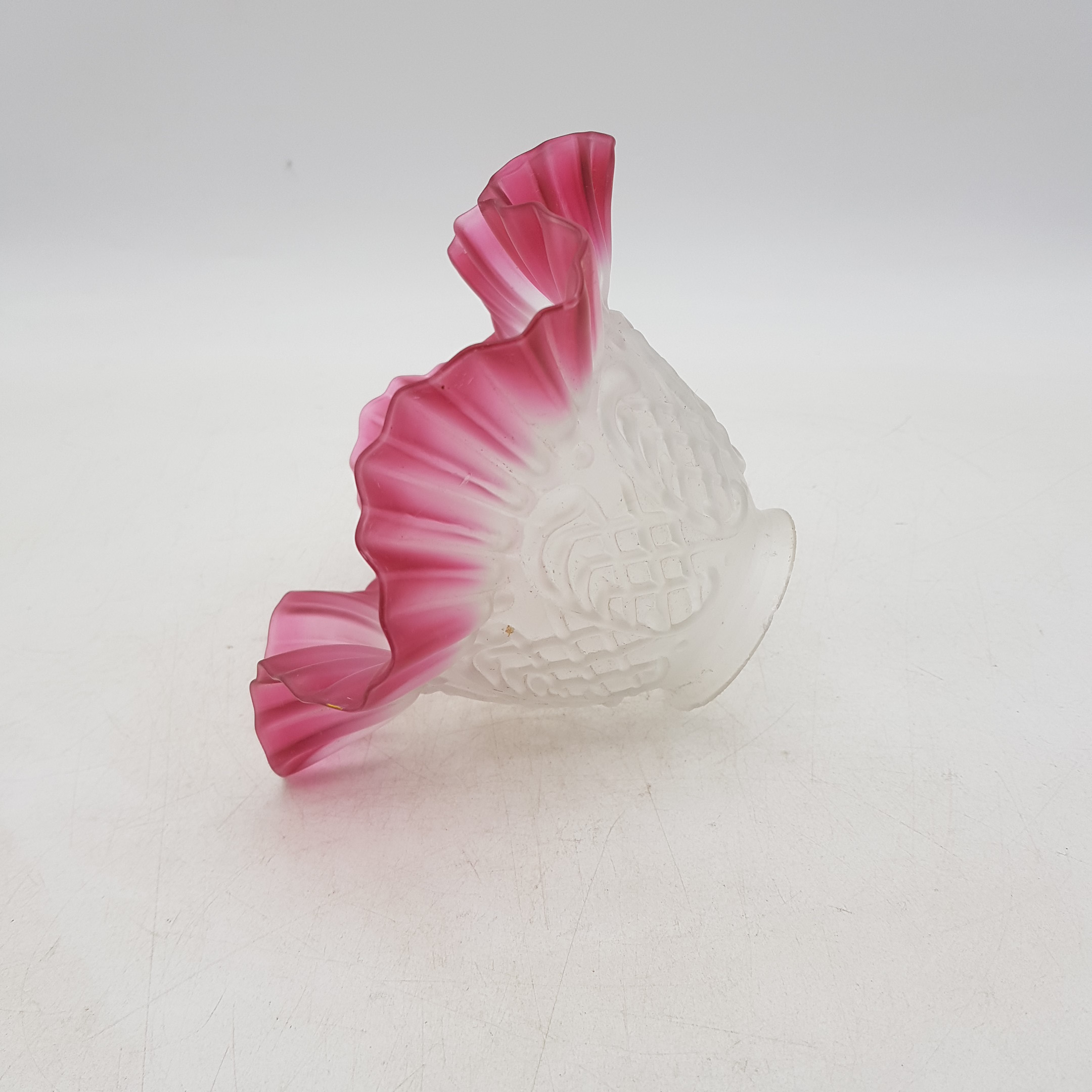 Voir photo 3 de Abat jour tulipe en verre à motif aux extrémités rose Abat jour tulipe en verre à motif aux extrémités rose Bon état reconditionné photo 3