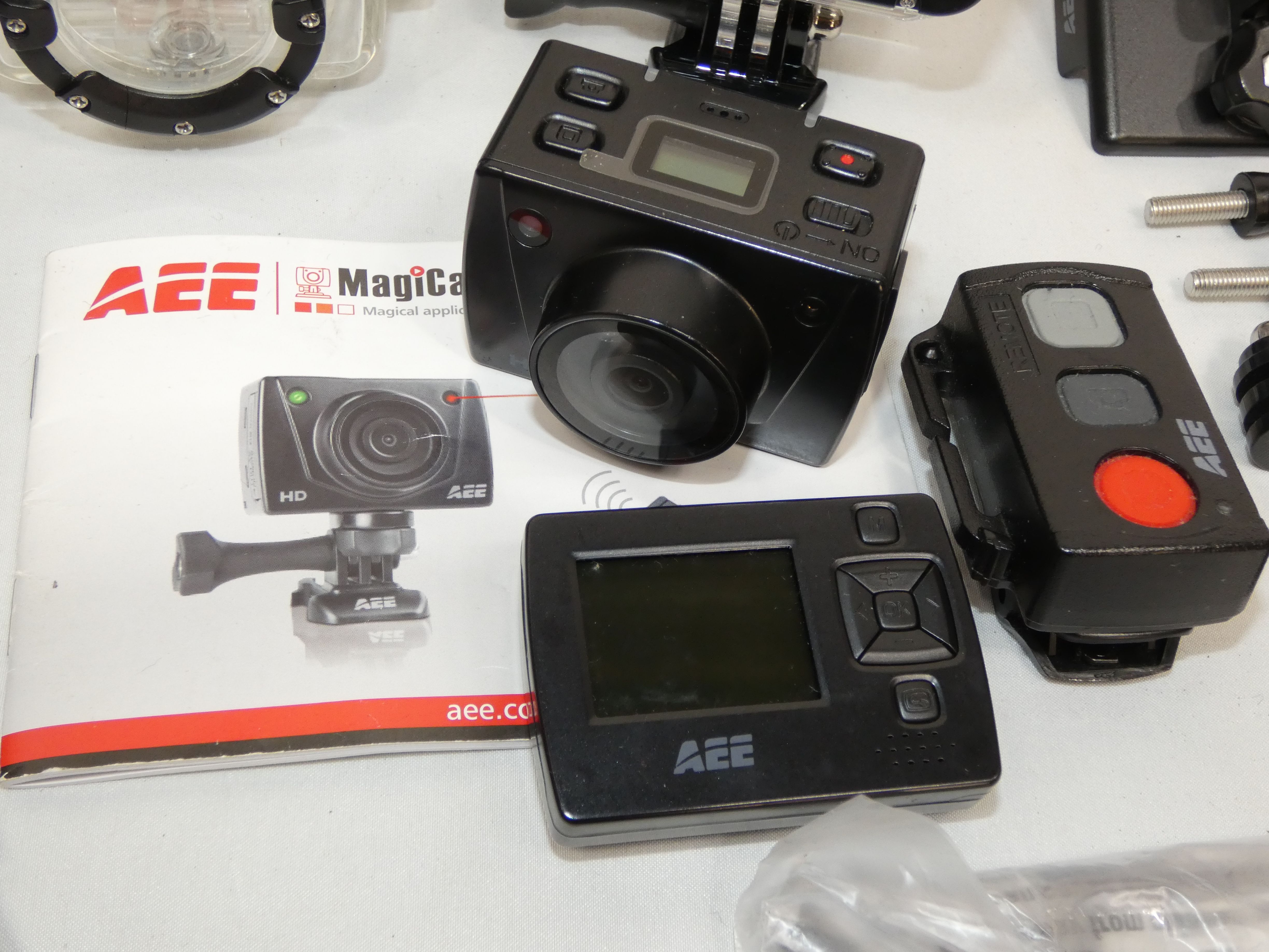 Voir photo 2 de Accessoires pour Gopro avec une caméra Aee Sd1 en plus ! Accessoires pour Gopro avec une caméra Aee Sd1 en plus ! Très bon état reconditionné photo 2