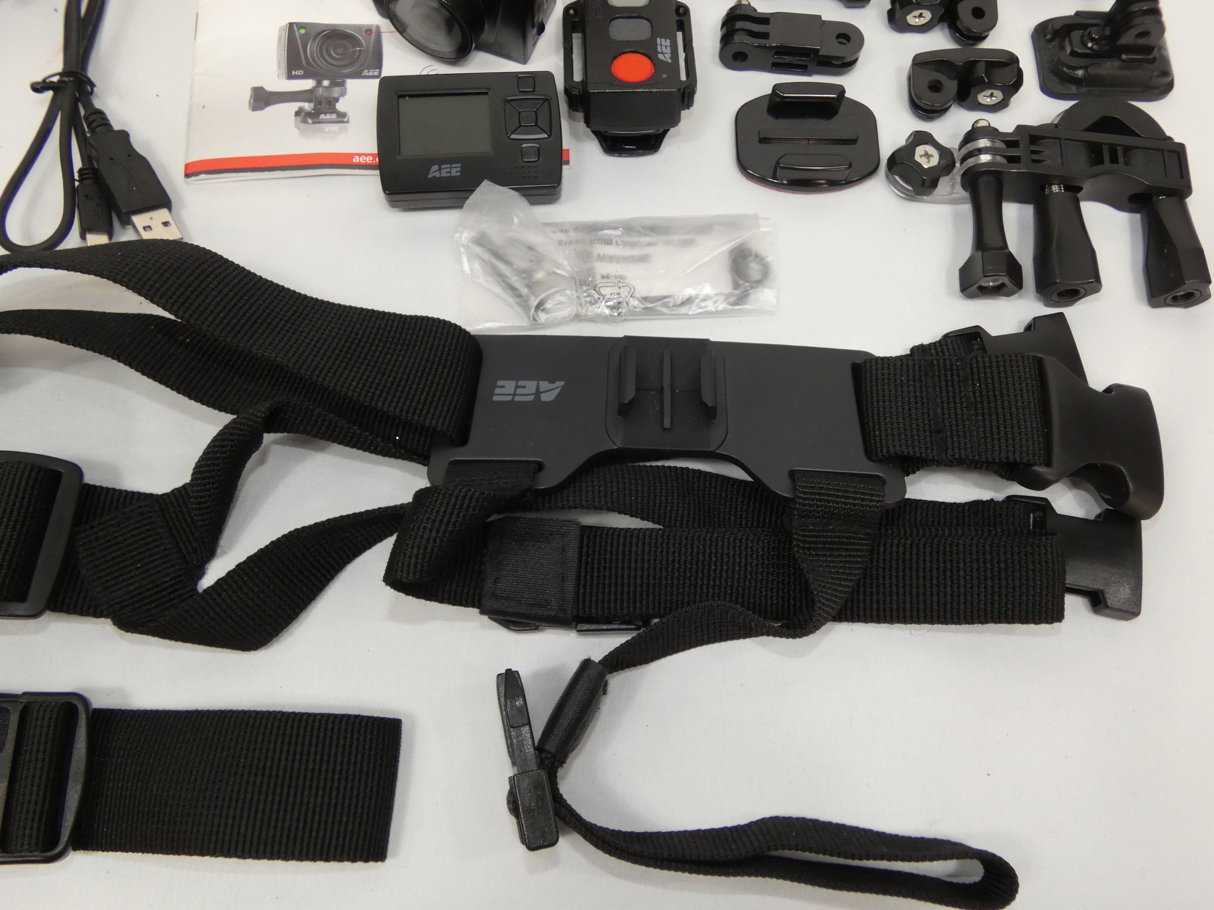Voir photo 5 de Accessoires pour Gopro avec une caméra Aee Sd1 en plus ! Accessoires pour Gopro avec une caméra Aee Sd1 en plus ! Très bon état reconditionné photo 5