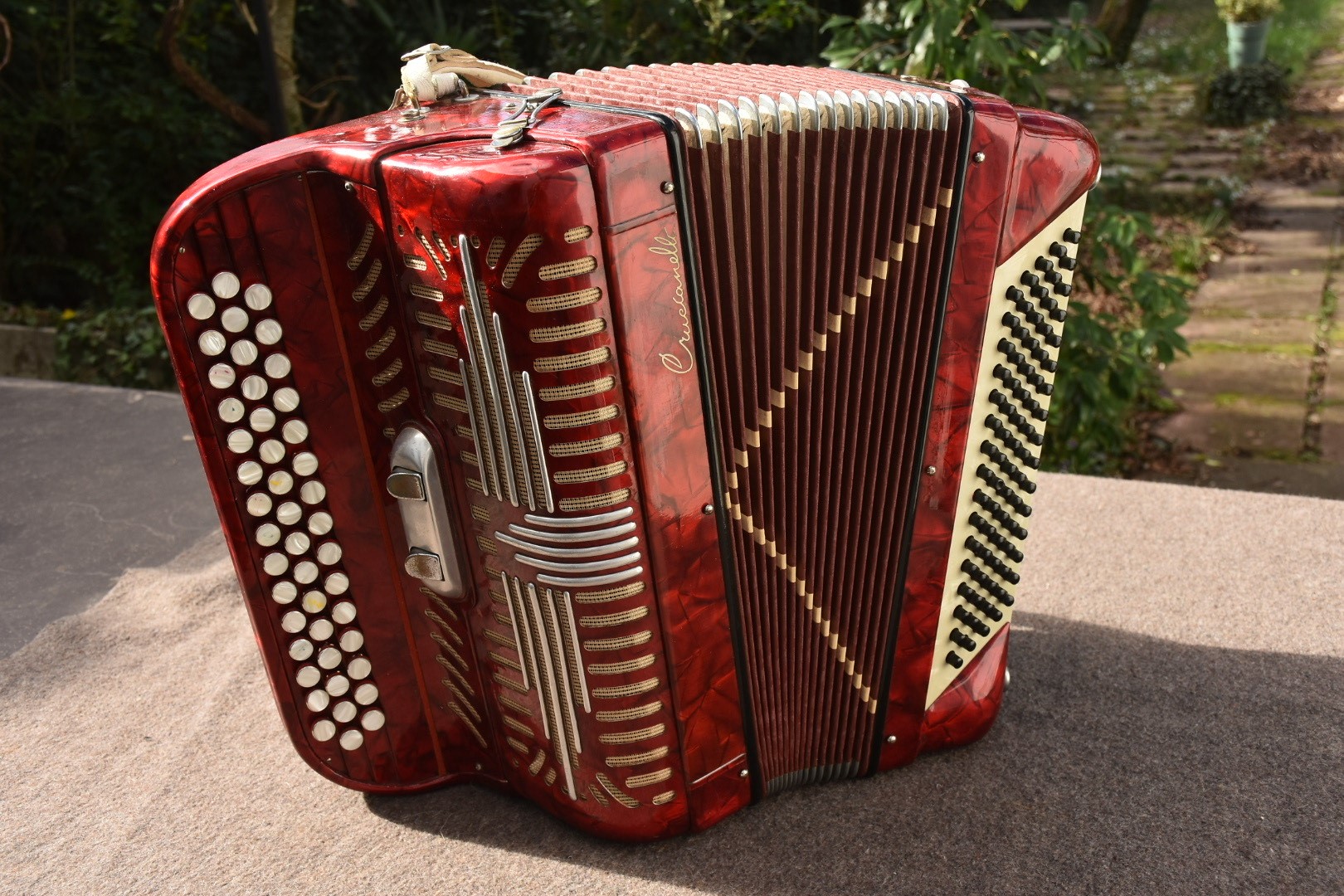 Accordéon chromatique Crucianelli 3 rangs 80 basses Très bon état reconditionné disponible sur Zic Ethic | Dero