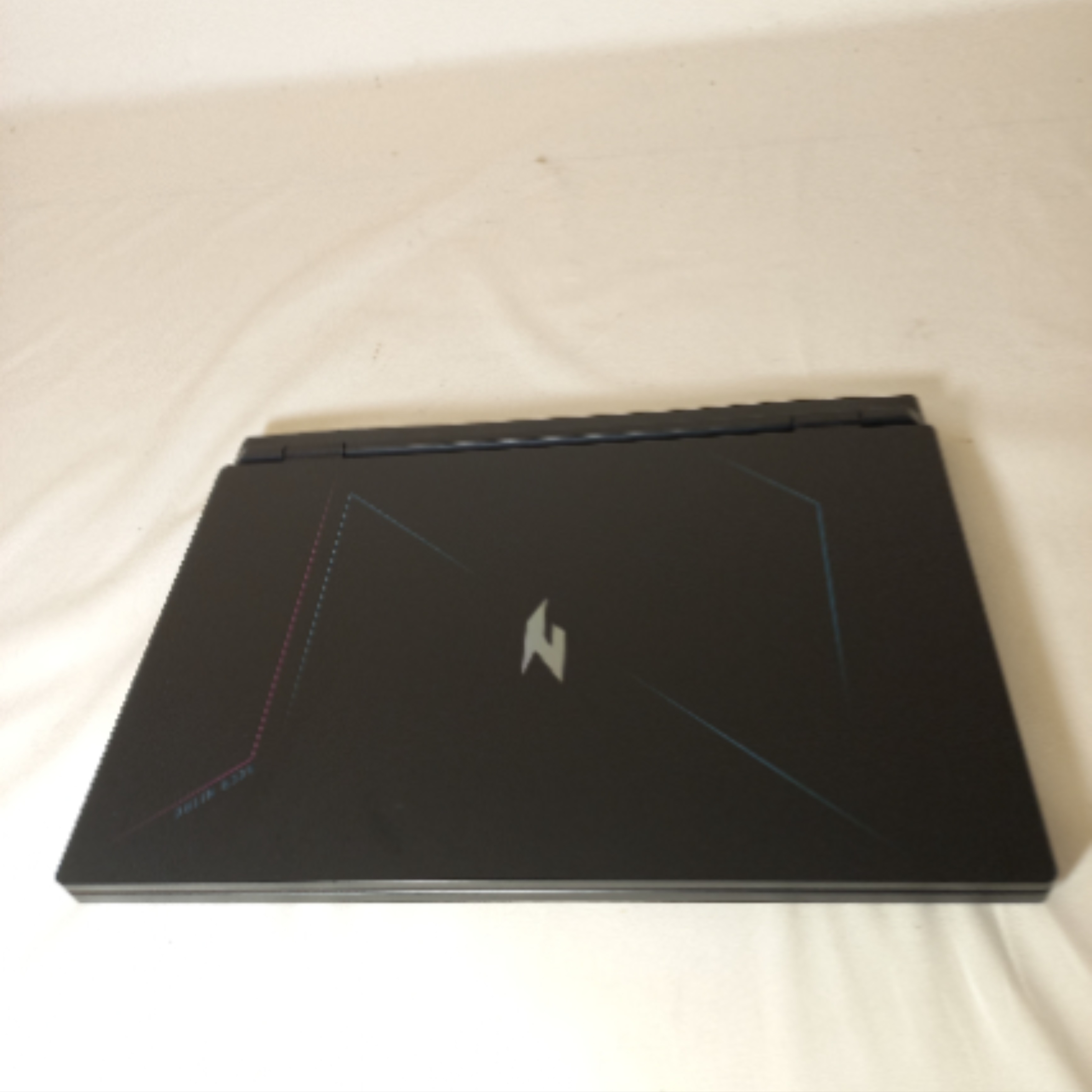 Voir photo 2 de ACER ordinateur noir nitro 17 ACER ordinateur noir nitro 17 Parfait état reconditionné photo 2