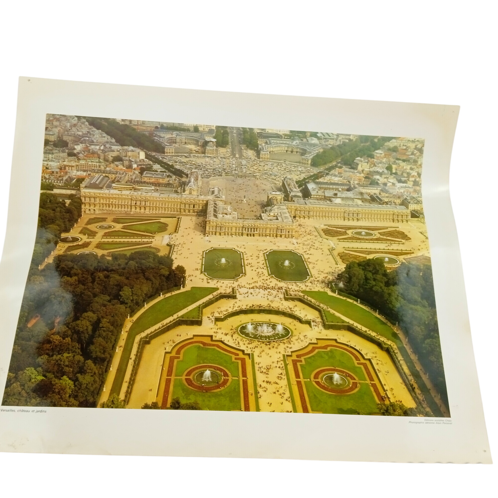 Acheter Affiche éditions scolaires Chaix - Versailles, château et jardins Bon état - 10,50 € Affiche éditions scolaires Chaix - Versailles, château et jardins Bon état reconditionné disponible sur Label Emmaüs