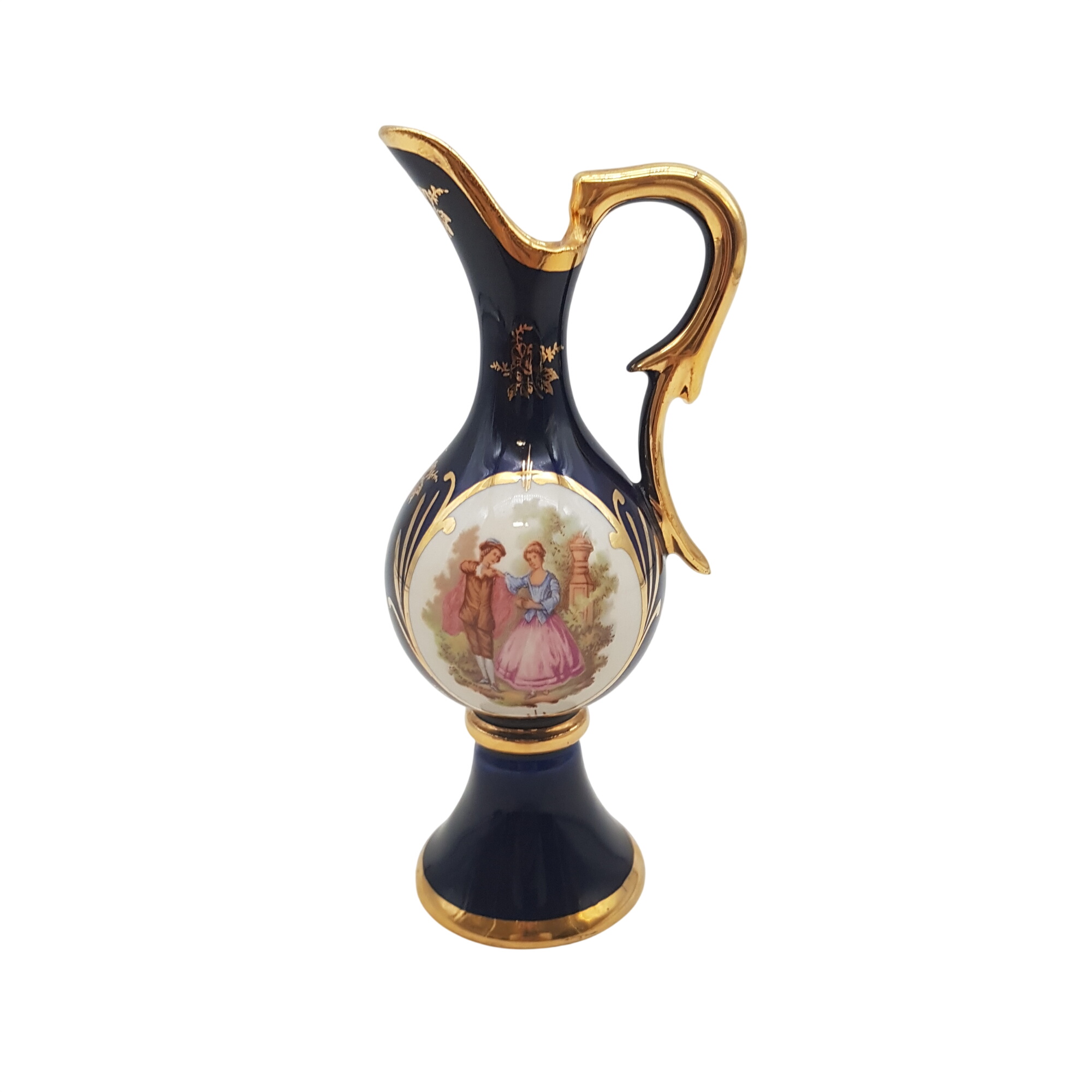 Aiguière / vase en porcelaine datant des années 70 - Dessin scène galante Bon état - 15,00 € Aiguière / vase en porcelaine datant des années 70 - Dessin scène galante Bon état reconditionné disponible sur Label Emmaüs
