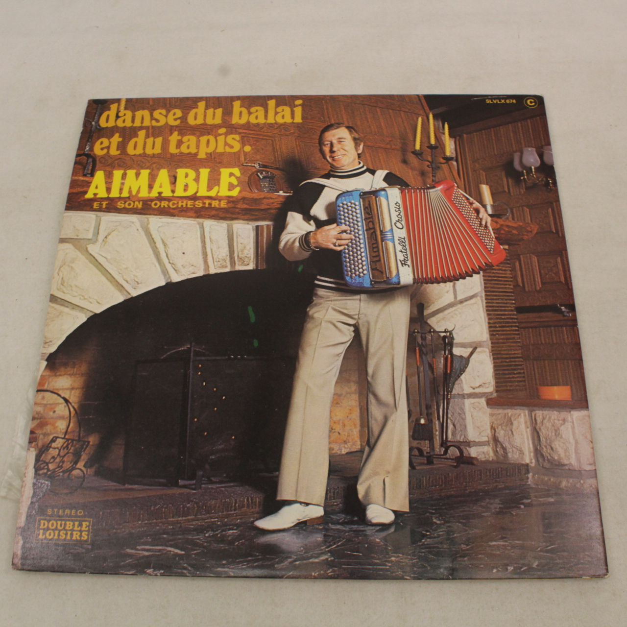 Voir photo 2 de Album de deux vinyle d'Aimable et son orchestre - La danse du balai et du tapis. Album de deux vinyle d'Aimable et son orchestre - La danse du balai et du tapis. reconditionné photo 2
