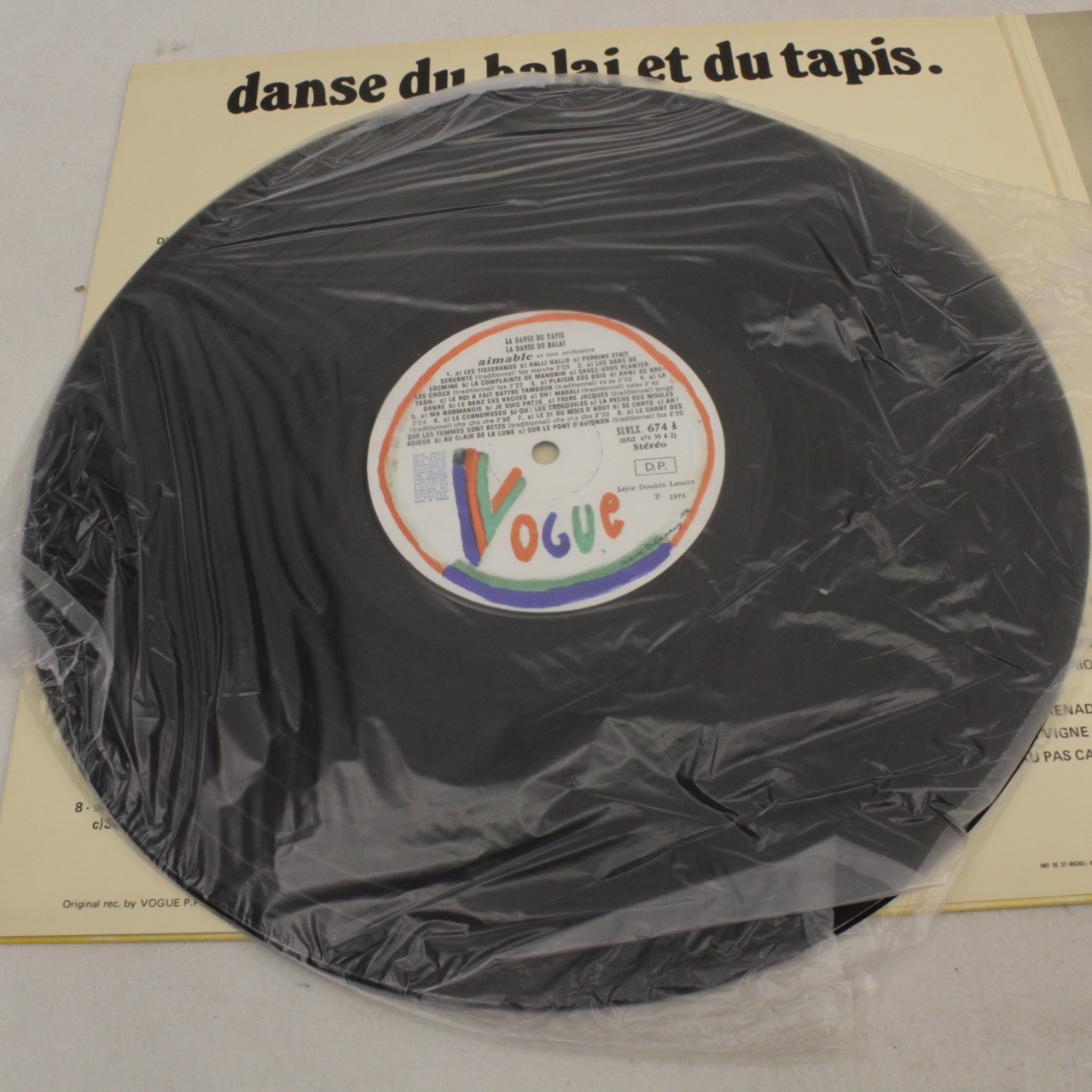 Voir photo 5 de Album de deux vinyle d'Aimable et son orchestre - La danse du balai et du tapis. Album de deux vinyle d'Aimable et son orchestre - La danse du balai et du tapis. reconditionné photo 5
