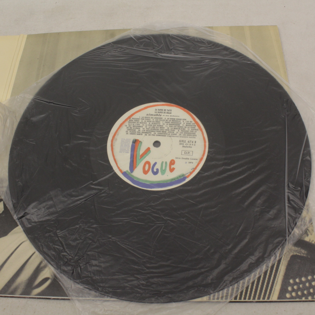 Voir photo 6 de Album de deux vinyle d'Aimable et son orchestre - La danse du balai et du tapis. Album de deux vinyle d'Aimable et son orchestre - La danse du balai et du tapis. reconditionné photo 6