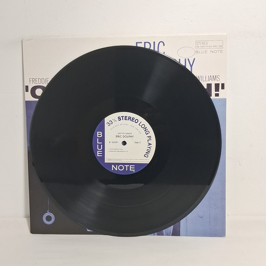 Voir photo 2 de Album Eric DOLPHY" Out to lunch" en vinyle 33t réédition Album Eric DOLPHY" Out to lunch" en vinyle 33t réédition État correct reconditionné photo 2