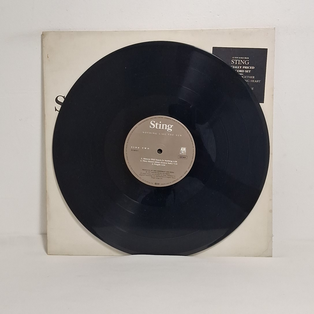 Voir photo 2 de Album Sting" Nothing like the sun" en double vinyle 33t Album Sting" Nothing like the sun" en double vinyle 33t État correct reconditionné photo 2