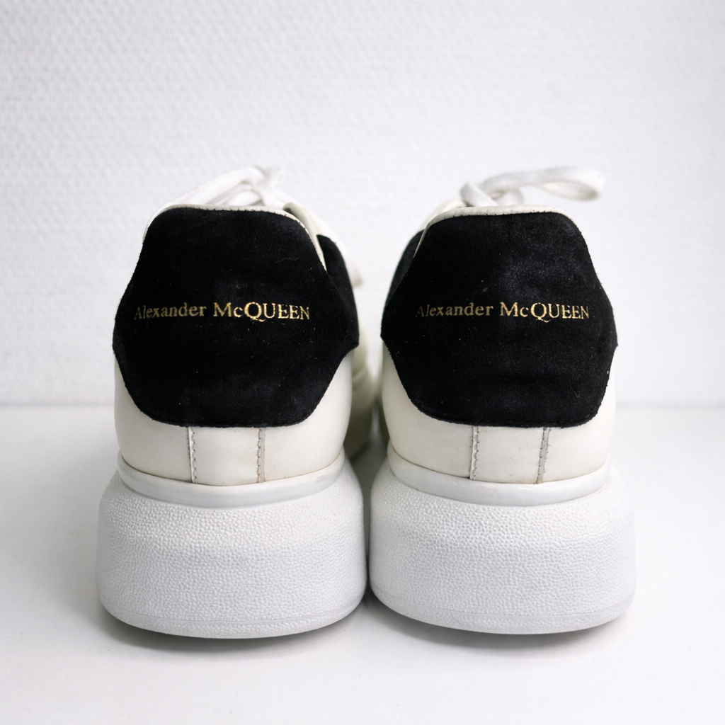 Voir photo 2 de Alexander McQueen - Baskets - Cuir blanches - Mixte - 41 Alexander McQueen - Baskets - Cuir blanches - Mixte - 41 Très bon état reconditionné photo 2
