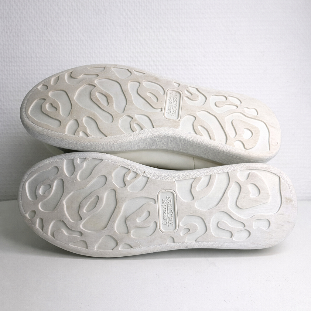Voir photo 5 de Alexander McQueen - Baskets - Cuir blanches - Mixte - 41 Alexander McQueen - Baskets - Cuir blanches - Mixte - 41 Très bon état reconditionné photo 5
