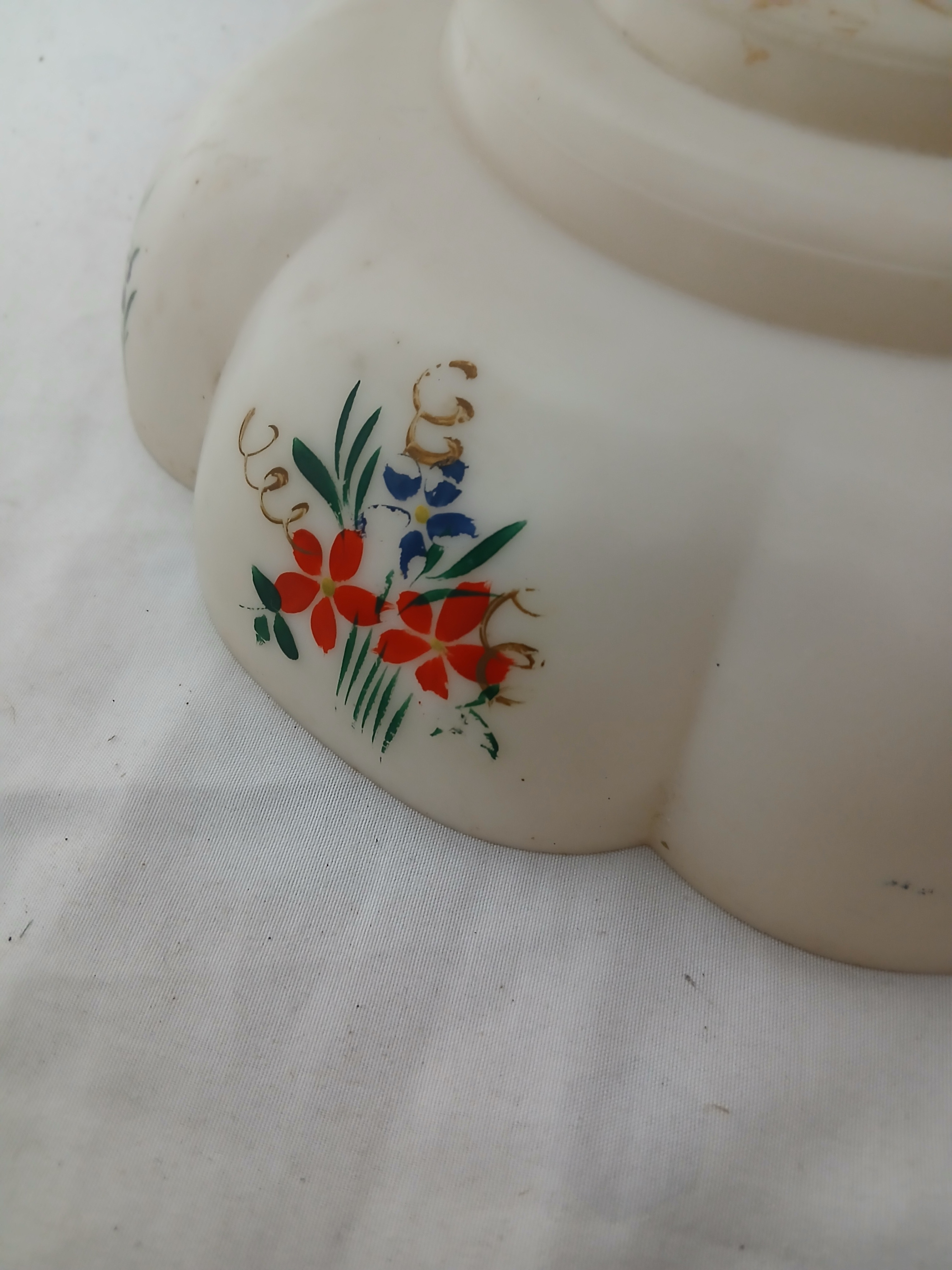 Voir photo 4 de Ancien abat-jour en plastique dur à décor de fleurs de marque LUMAPEL Ancien abat-jour en plastique dur à décor de fleurs de marque LUMAPEL Bon état reconditionné photo 4