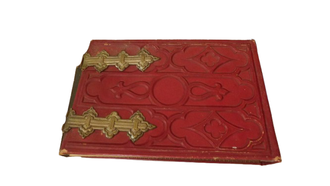 Acheter Ancien album photo comportant 87 photographies anciennes État correct - 80,00 € Ancien album photo comportant 87 photographies anciennes État correct reconditionné disponible sur Label Emmaüs