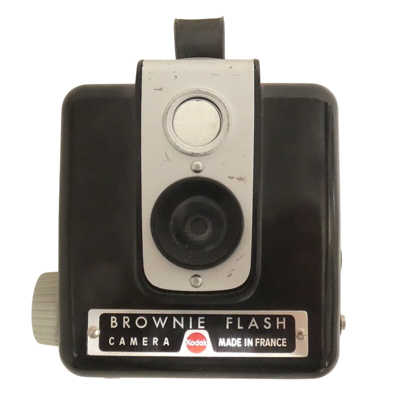 Ancien appareil photo KODAK Brownie Flash Bon état - 10,00 € Ancien appareil photo KODAK Brownie Flash Bon état reconditionné disponible sur Label Emmaüs