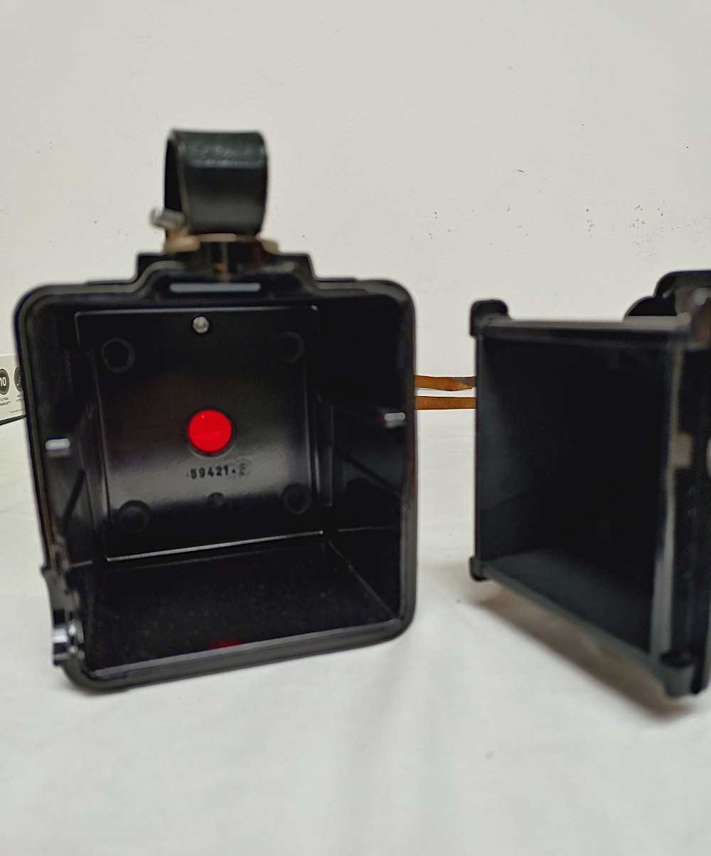 Voir photo 10 de Ancien appareil photo vintage Kodak Brownie flash, made in France. Ancien appareil photo vintage Kodak Brownie flash, made in France. Bon état reconditionné photo 10