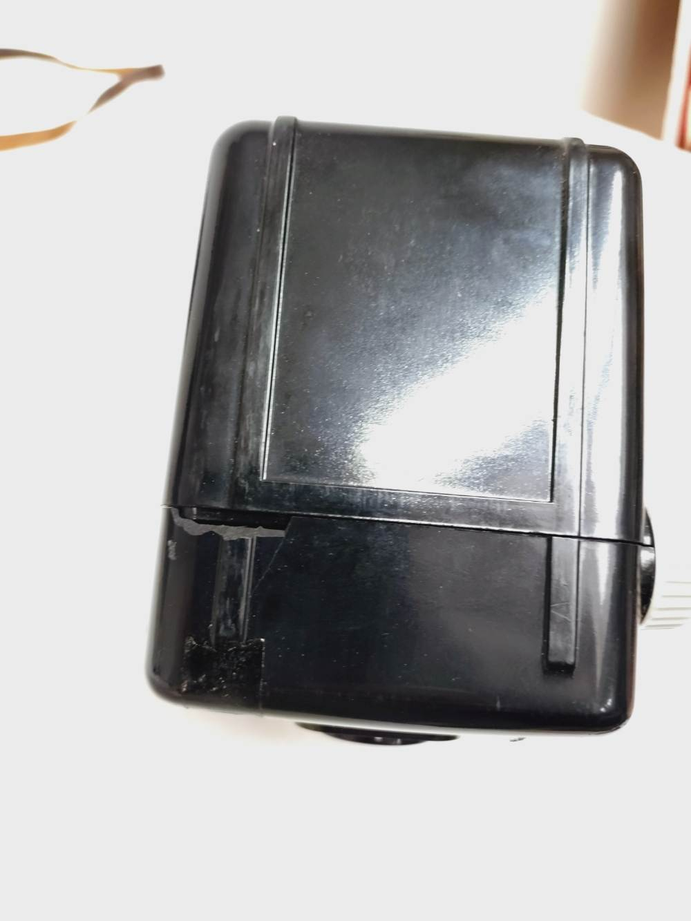 Voir photo 16 de Ancien appareil photo vintage Kodak Brownie flash, made in France. Ancien appareil photo vintage Kodak Brownie flash, made in France. Bon état reconditionné photo 16