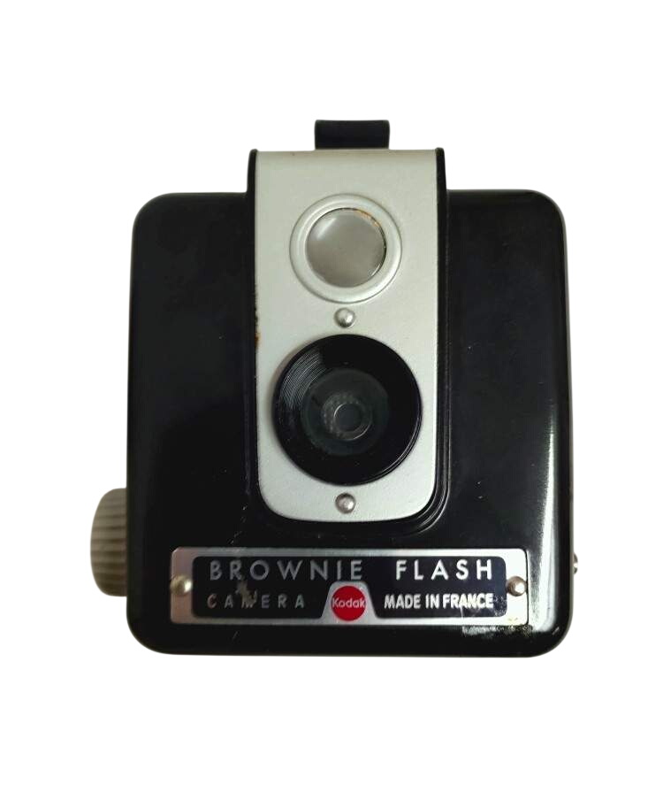 Ancien appareil photo vintage Kodak Brownie flash, made in France. Bon état - 30,00 € Ancien appareil photo vintage Kodak Brownie flash, made in France. Bon état reconditionné disponible sur Label Emmaüs