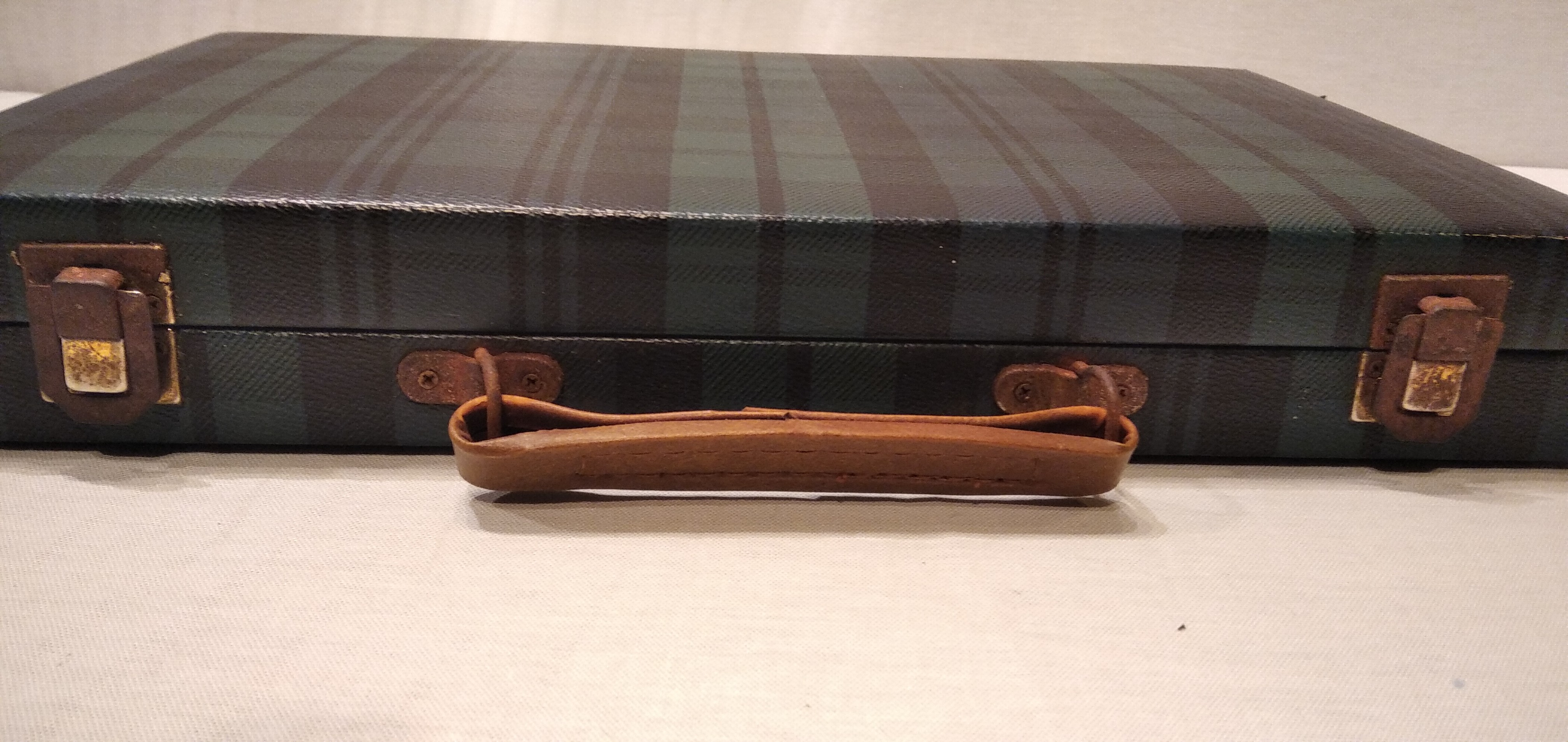 Voir photo 4 de Ancien Backgammon en Tweed vert et bleu Ancien Backgammon en Tweed vert et bleu Bon état reconditionné photo 4