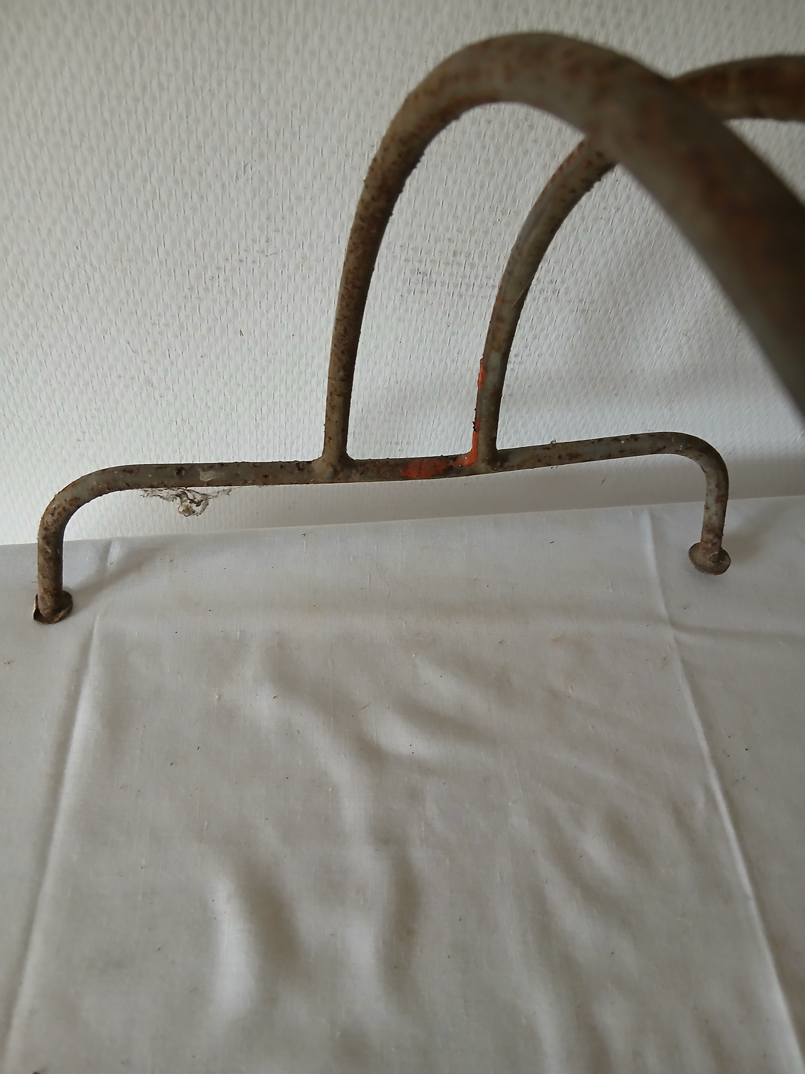 Voir photo 4 de Ancien berceau vintage en fer rond pour vélo. Ancien berceau vintage en fer rond pour vélo. Bon état reconditionné photo 4