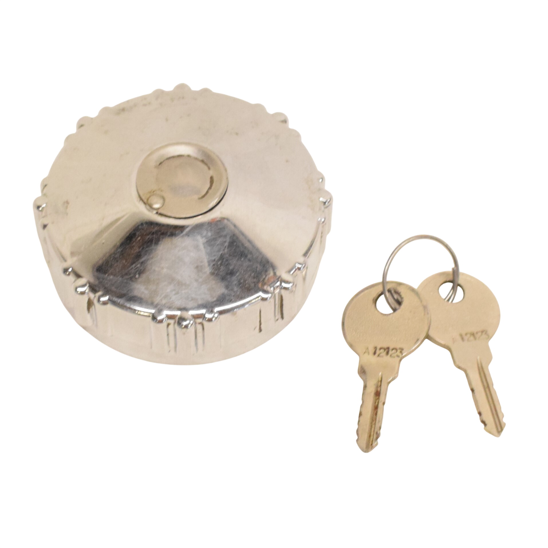 Ancien bouchon de réservoir de carburant voitures/ camions avec clés par Jaeger Bon état - 10,00 € Ancien bouchon de réservoir de carburant voitures/ camions avec clés par Jaeger Bon état reconditionné disponible sur Label Emmaüs