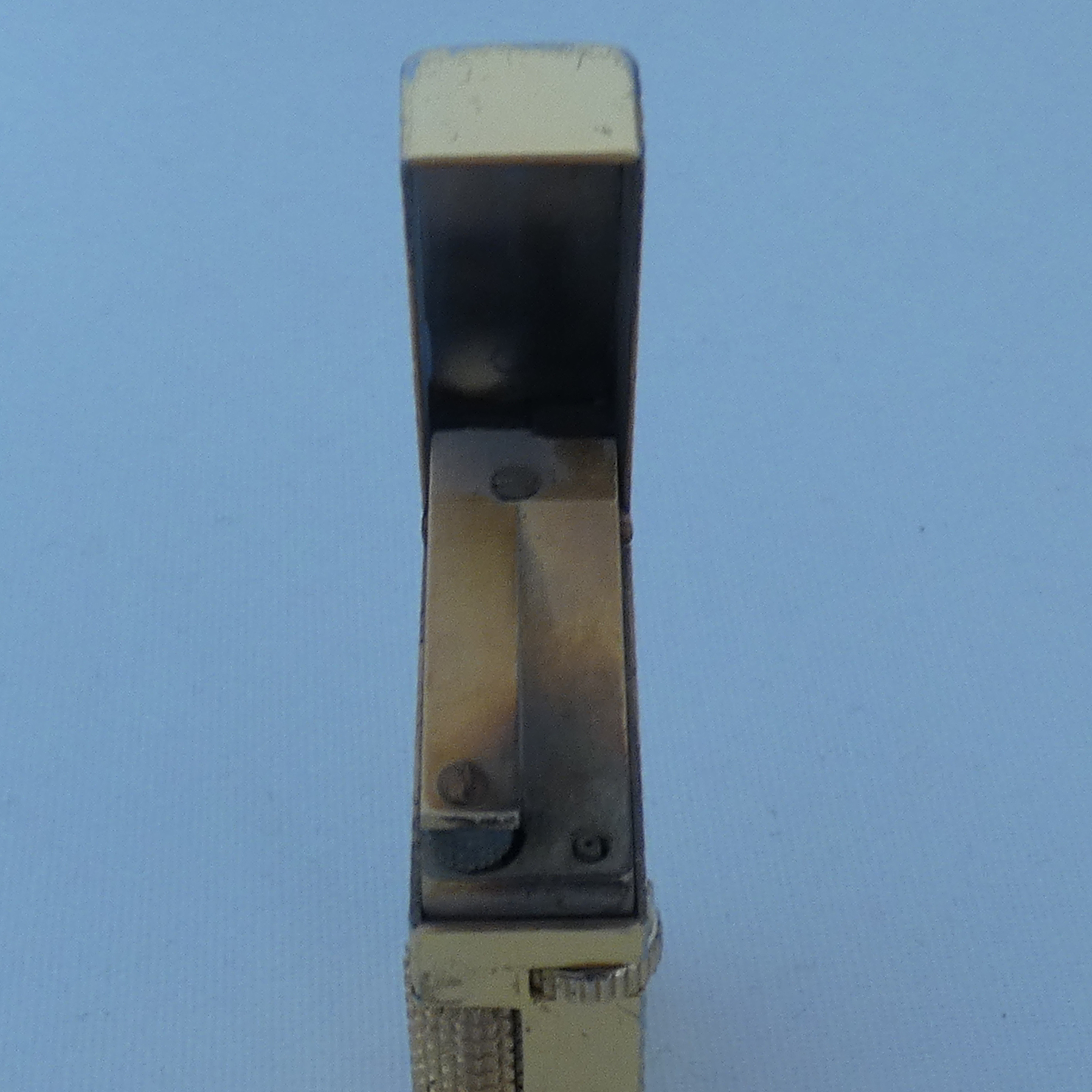 Voir photo 4 de Ancien briquet Sam-18 en plaqué or Ancien briquet Sam-18 en plaqué or État correct reconditionné photo 4