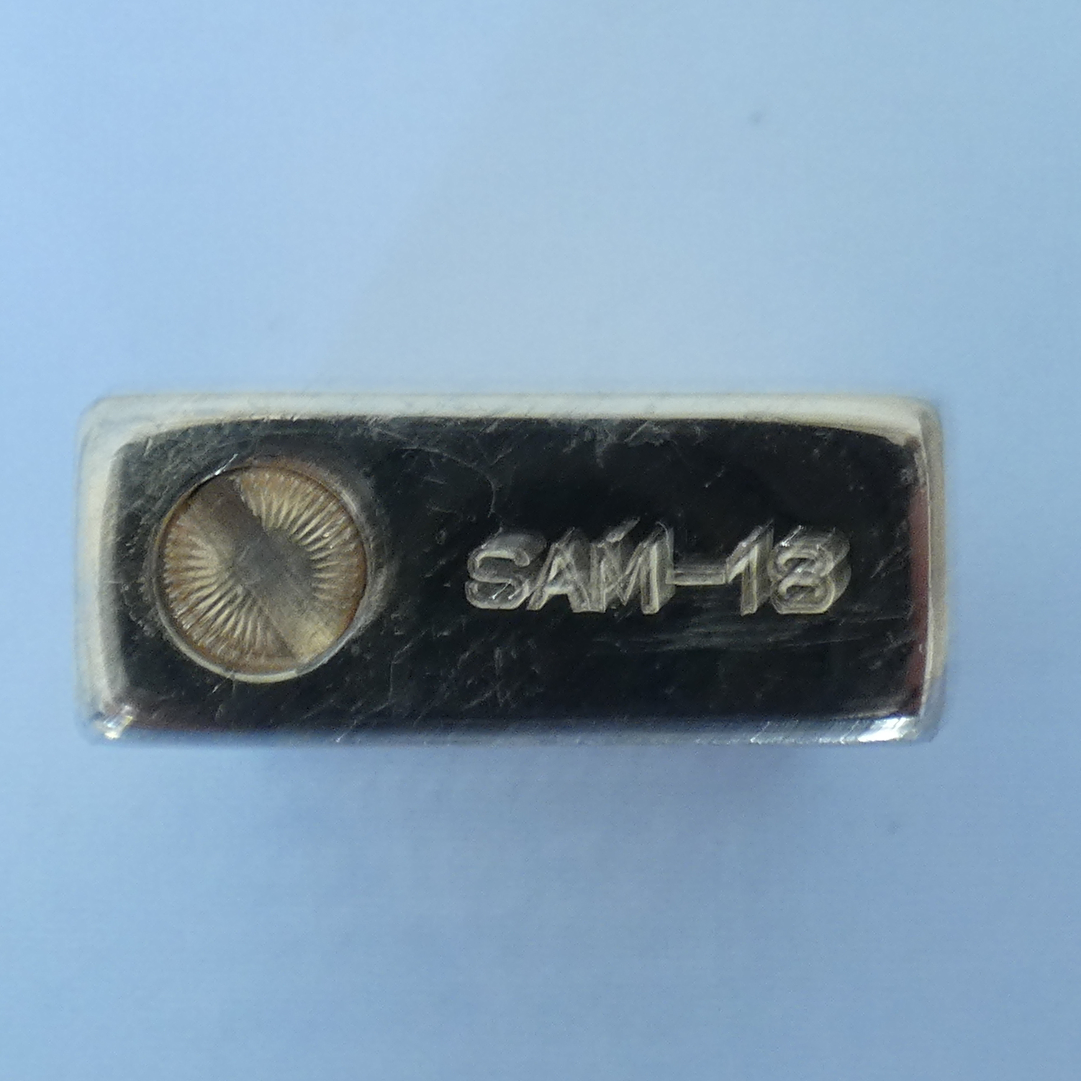 Voir photo 5 de Ancien briquet Sam-18 en plaqué or Ancien briquet Sam-18 en plaqué or État correct reconditionné photo 5