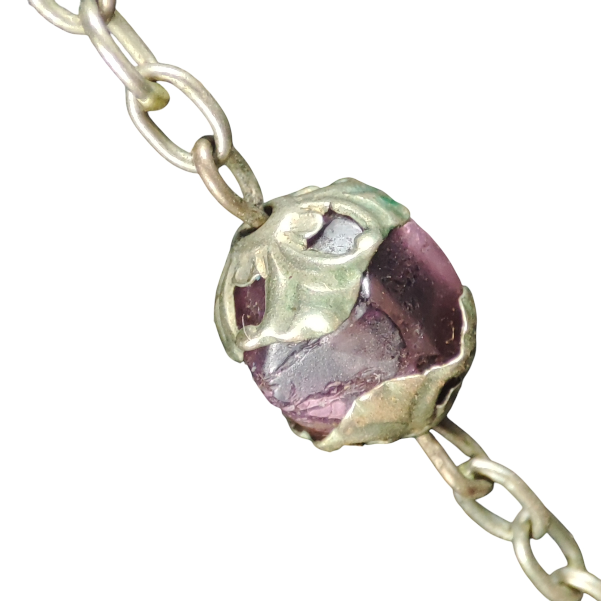 Voir photo 10 de Ancien chapelet avec sacoche de transport - Crucifix et pièce centrale en métal argenté - Perles de verre violettes ou en pierres d'améthyste Ancien chapelet avec sacoche de transport - Crucifix et pièce centrale en métal argenté - Perles de verre violettes ou en pierres d'améthyste Bon état reconditionné photo 10