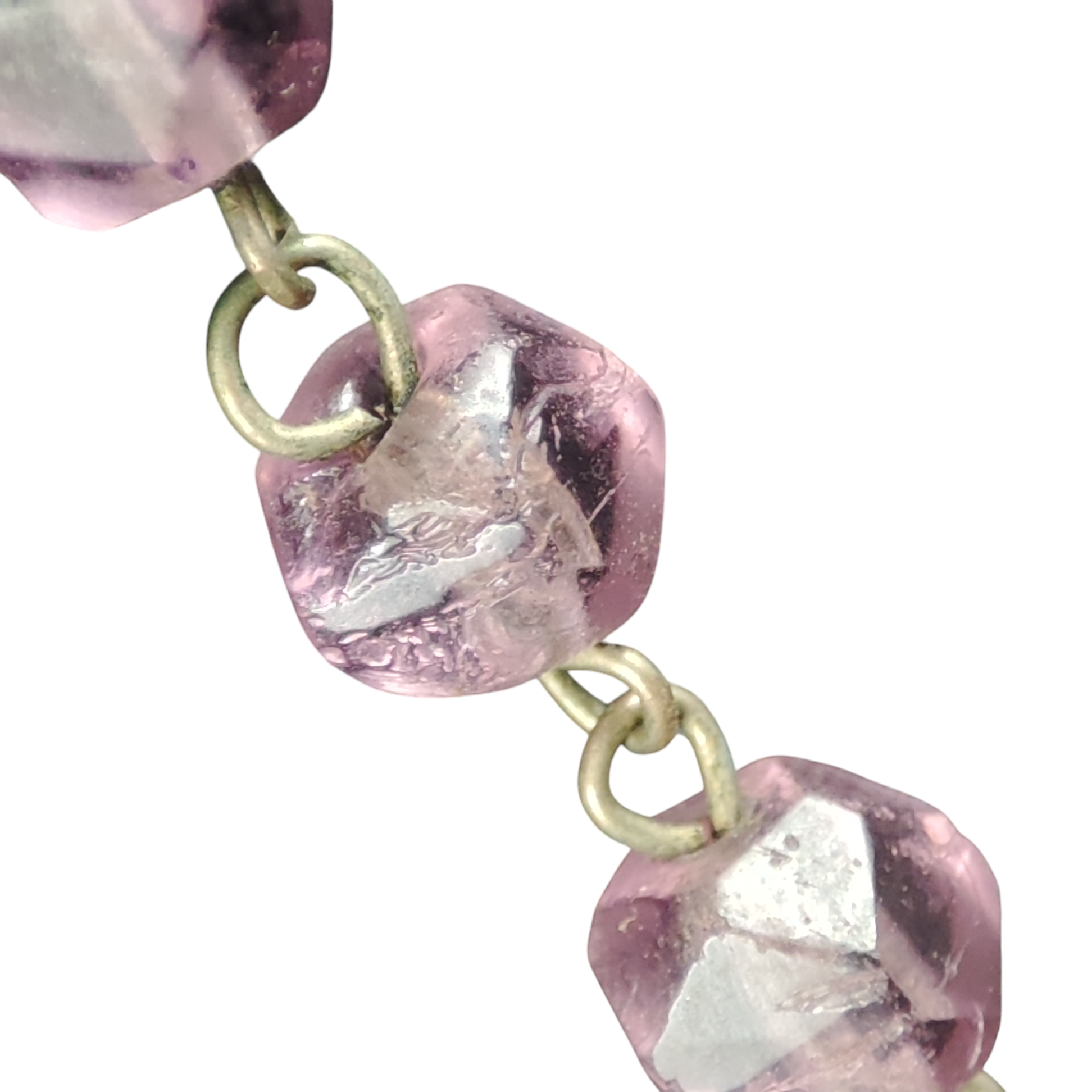 Voir photo 11 de Ancien chapelet avec sacoche de transport - Crucifix et pièce centrale en métal argenté - Perles de verre violettes ou en pierres d'améthyste Ancien chapelet avec sacoche de transport - Crucifix et pièce centrale en métal argenté - Perles de verre violettes ou en pierres d'améthyste Bon état reconditionné photo 11