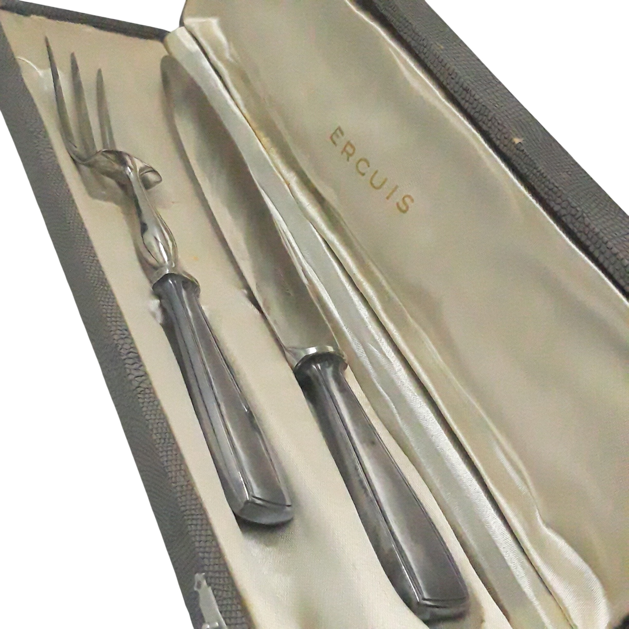 Acheter Ancien coffret couteau fourchette à viande Bon état - 16,00 € Ancien coffret couteau fourchette à viande Bon état reconditionné disponible sur Label Emmaüs