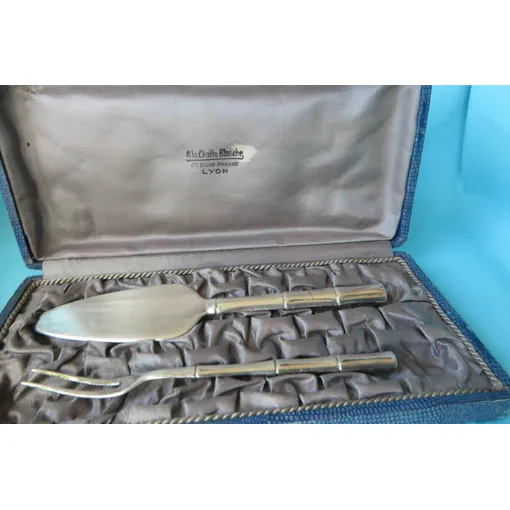 Ancien Coffret Service À Gâteau Métal Argenté occasion reconditionné disponible sur Rakuten