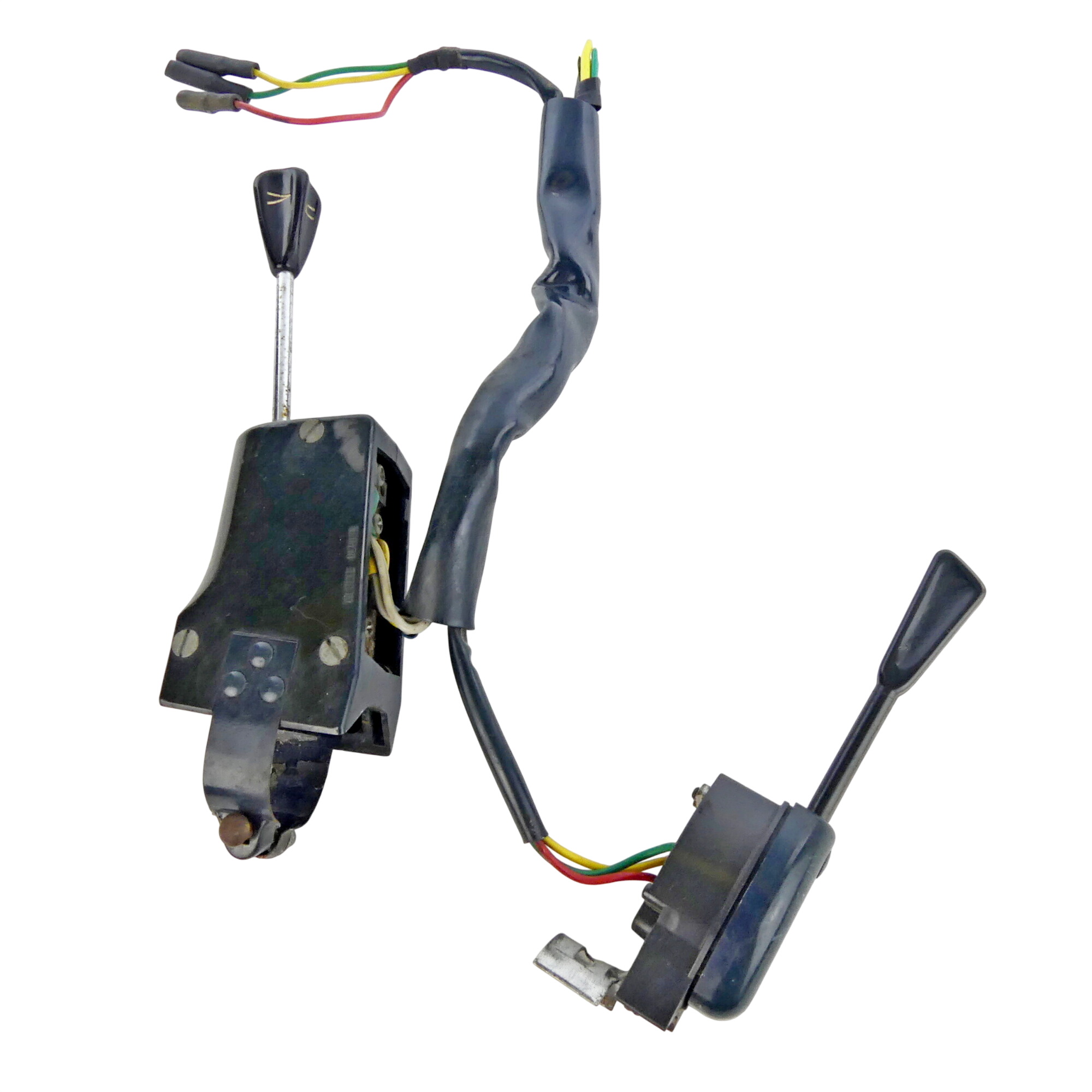 Ancien commodo Citroën avec manette de clignotant Cartier Bon état - 10,00 € Ancien commodo Citroën avec manette de clignotant Cartier Bon état reconditionné disponible sur Label Emmaüs
