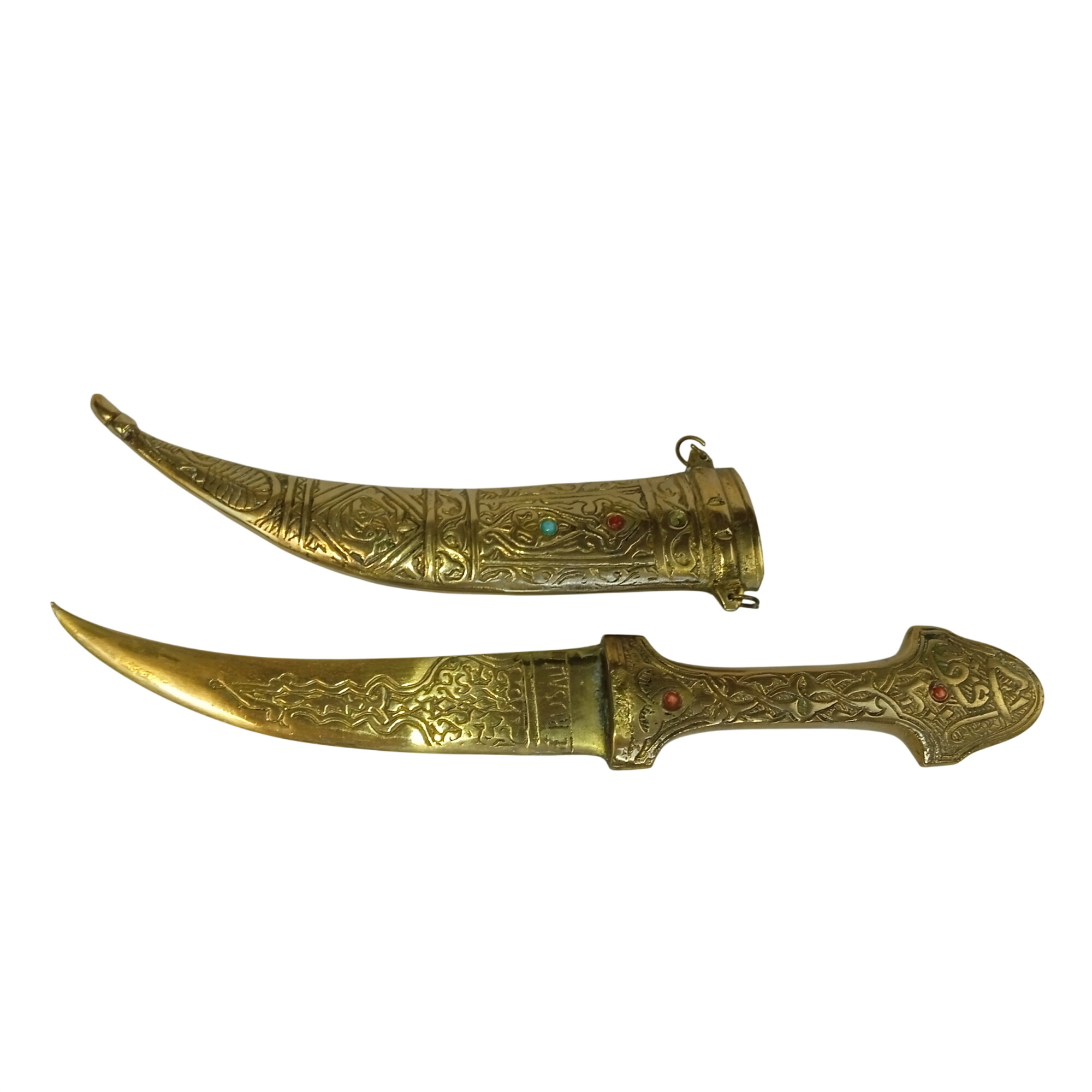 Ancien couteau à dague Khanjar en laiton orné et décoré de pierres Jérusalem Bon état - 34,00 € Ancien couteau à dague Khanjar en laiton orné et décoré de pierres Jérusalem Bon état reconditionné disponible sur Label Emmaüs
