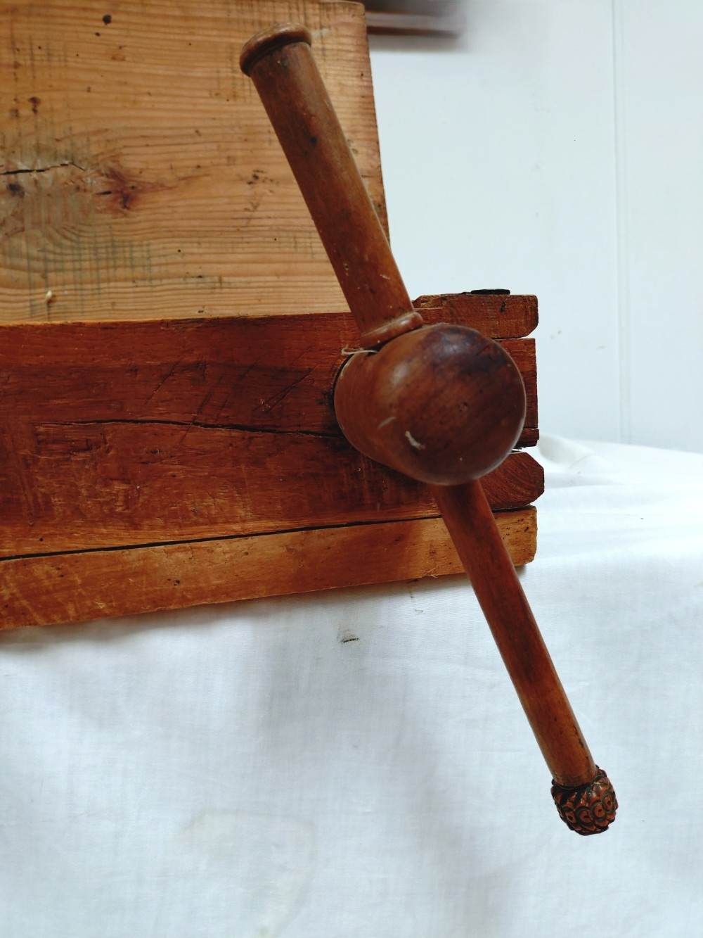Voir photo 16 de Ancien étau à reliure en bois. Ancien étau à reliure en bois. Bon état reconditionné photo 16