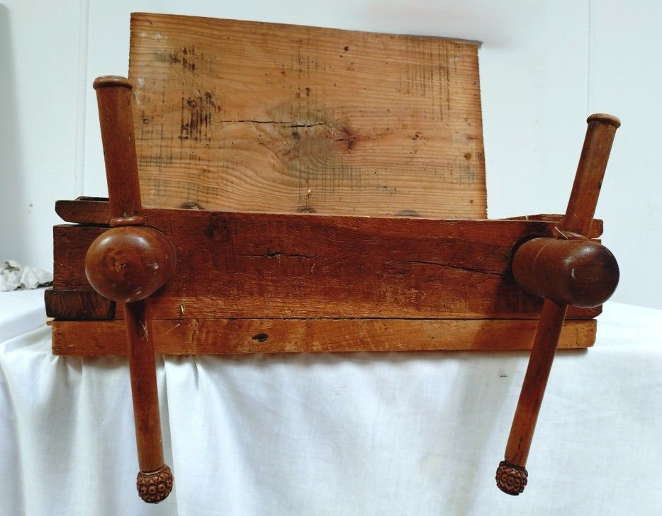 Voir photo 18 de Ancien étau à reliure en bois. Ancien étau à reliure en bois. Bon état reconditionné photo 18