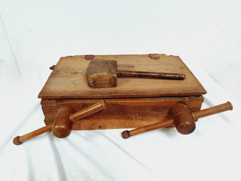Voir photo 2 de Ancien étau à reliure en bois. Ancien étau à reliure en bois. Bon état reconditionné photo 2
