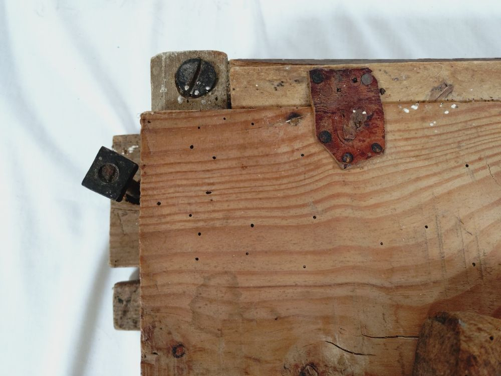Voir photo 5 de Ancien étau à reliure en bois. Ancien étau à reliure en bois. Bon état reconditionné photo 5