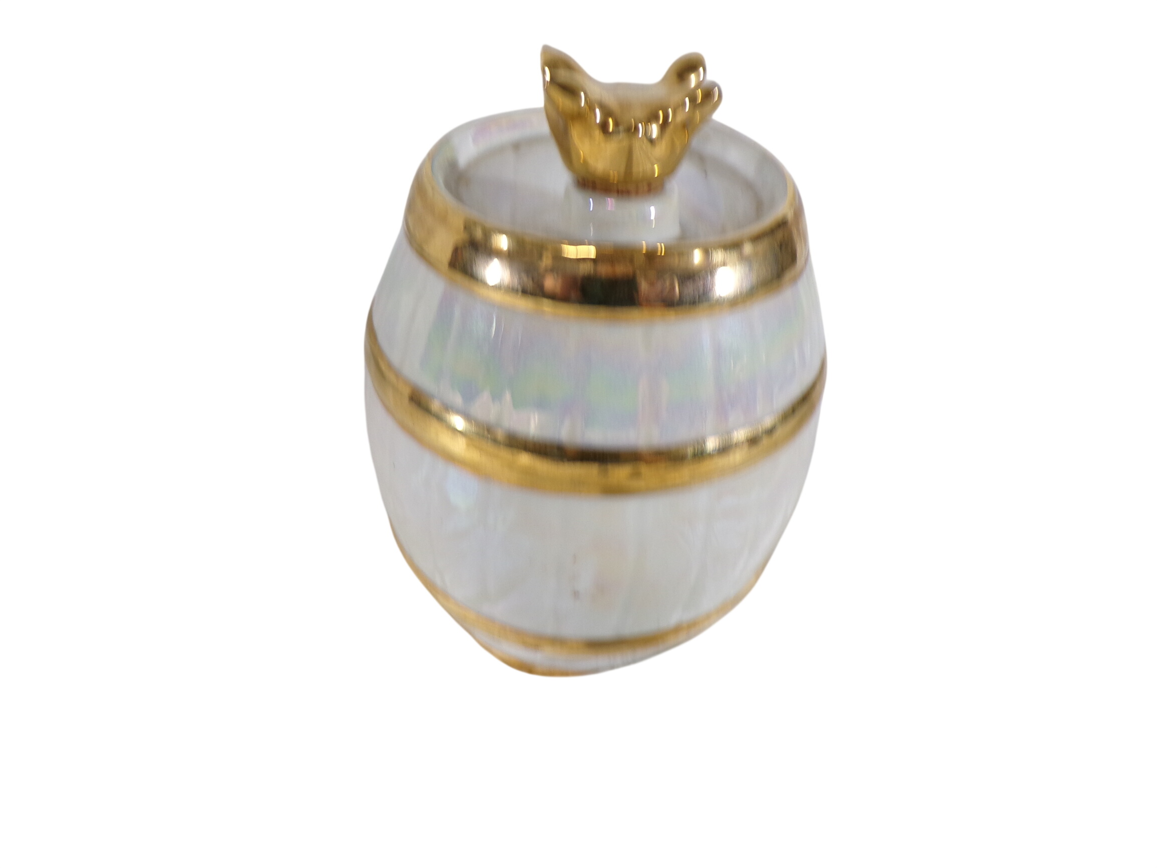 Ancien flacon / tonneau miniature en porcelaine irisée et dorure Très bon état - 10,00 € Ancien flacon / tonneau miniature en porcelaine irisée et dorure Très bon état reconditionné disponible sur Label Emmaüs