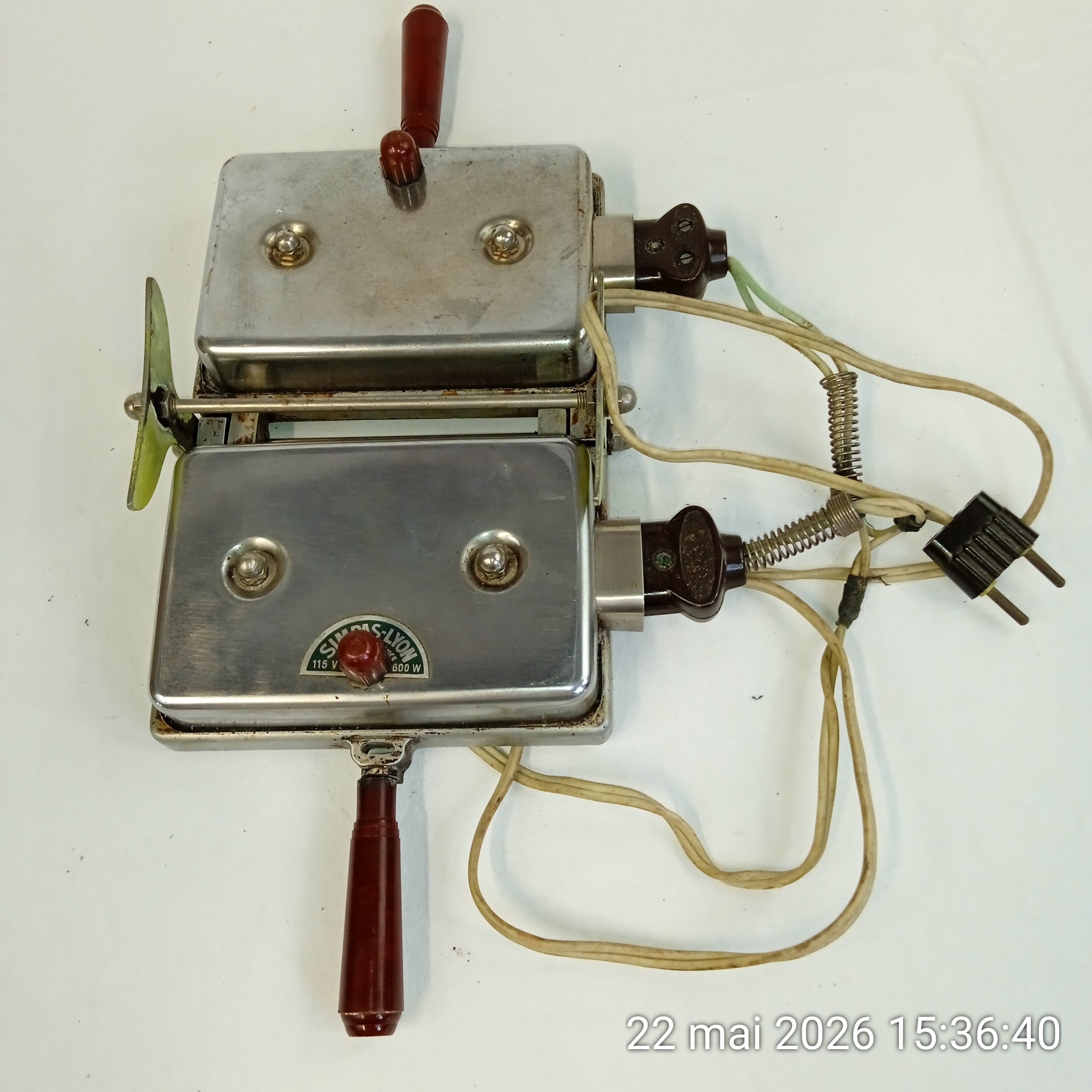 Voir photo 4 de Ancien gaufrier électrique Simpas - Lion Ancien gaufrier électrique Simpas - Lion Bon état reconditionné photo 4