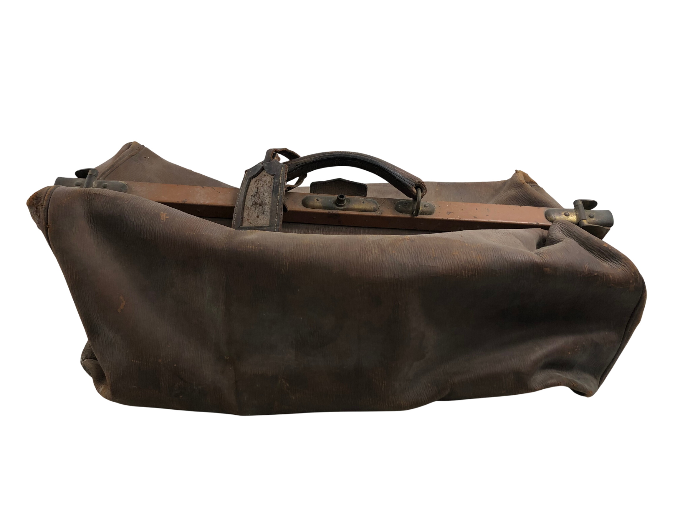 Ancien grand sac de voyage en cuir État correct - 50,00 € Ancien grand sac de voyage en cuir État correct reconditionné disponible sur Label Emmaüs