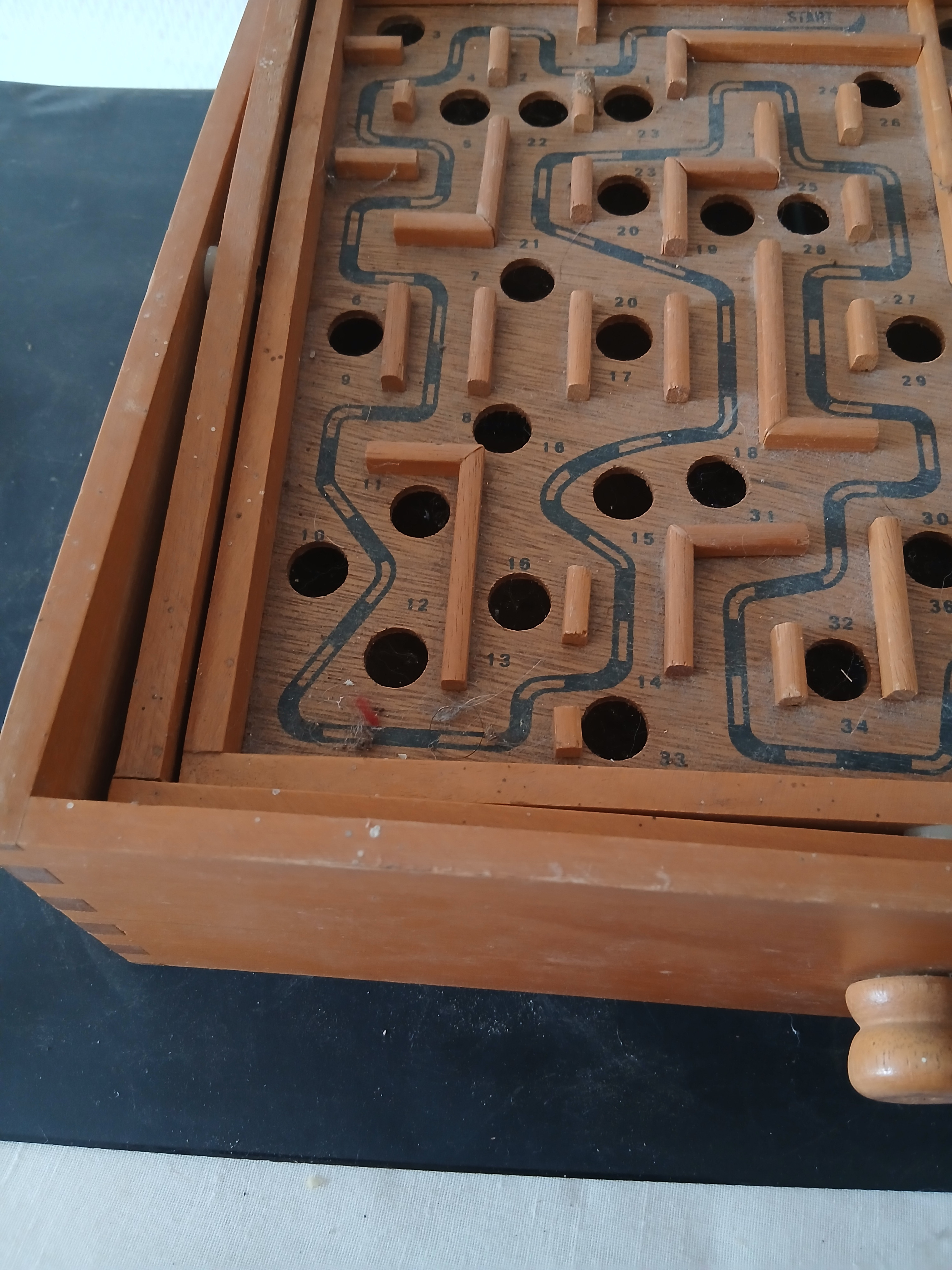 Voir photo 3 de Ancien jeu d'adresse en bois " le labyrinthe". Ancien jeu d'adresse en bois " le labyrinthe". Bon état reconditionné photo 3