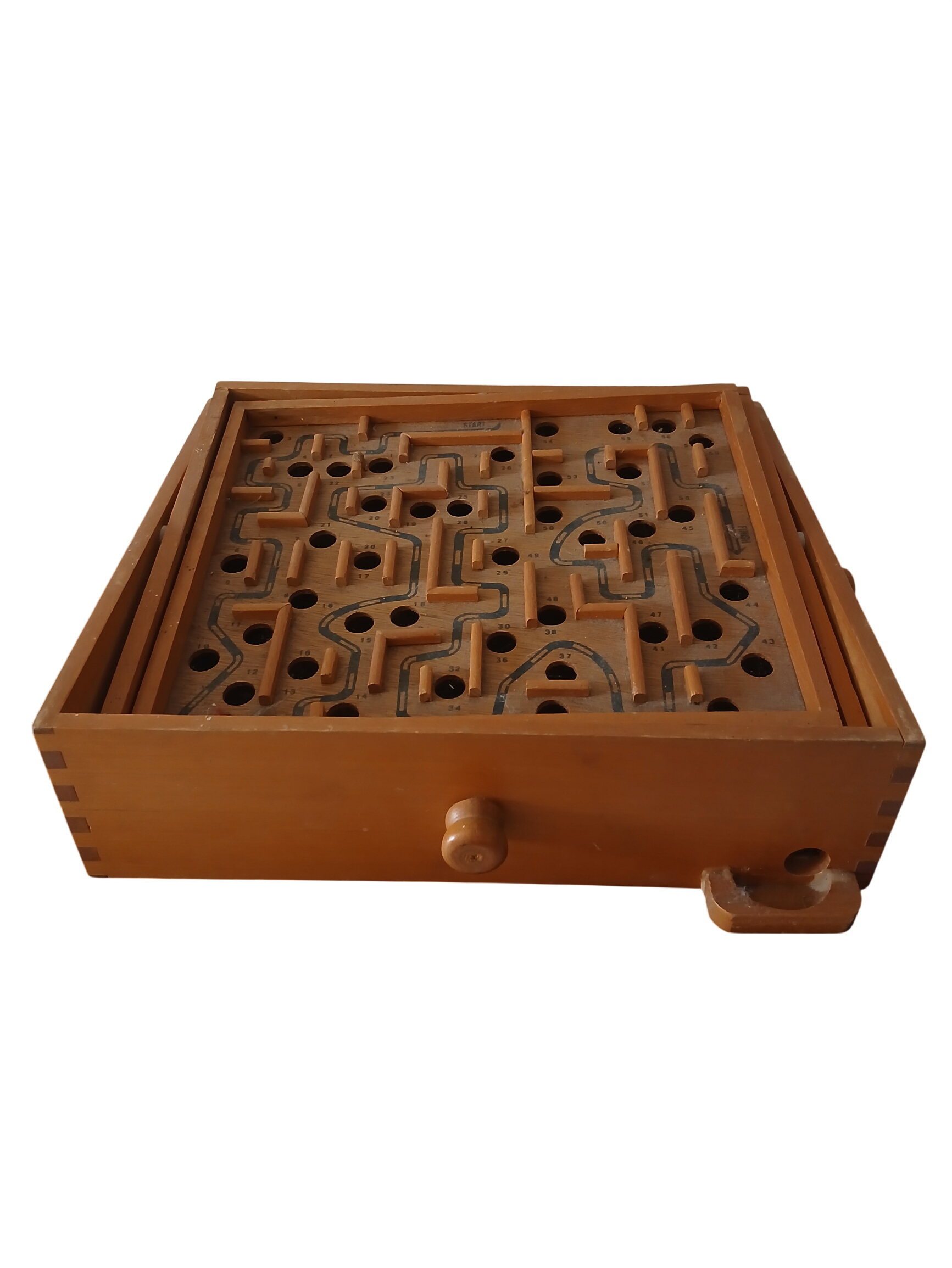 Ancien jeu d'adresse en bois " le labyrinthe". Bon état - 15,00 € Ancien jeu d'adresse en bois " le labyrinthe". Bon état reconditionné disponible sur Label Emmaüs