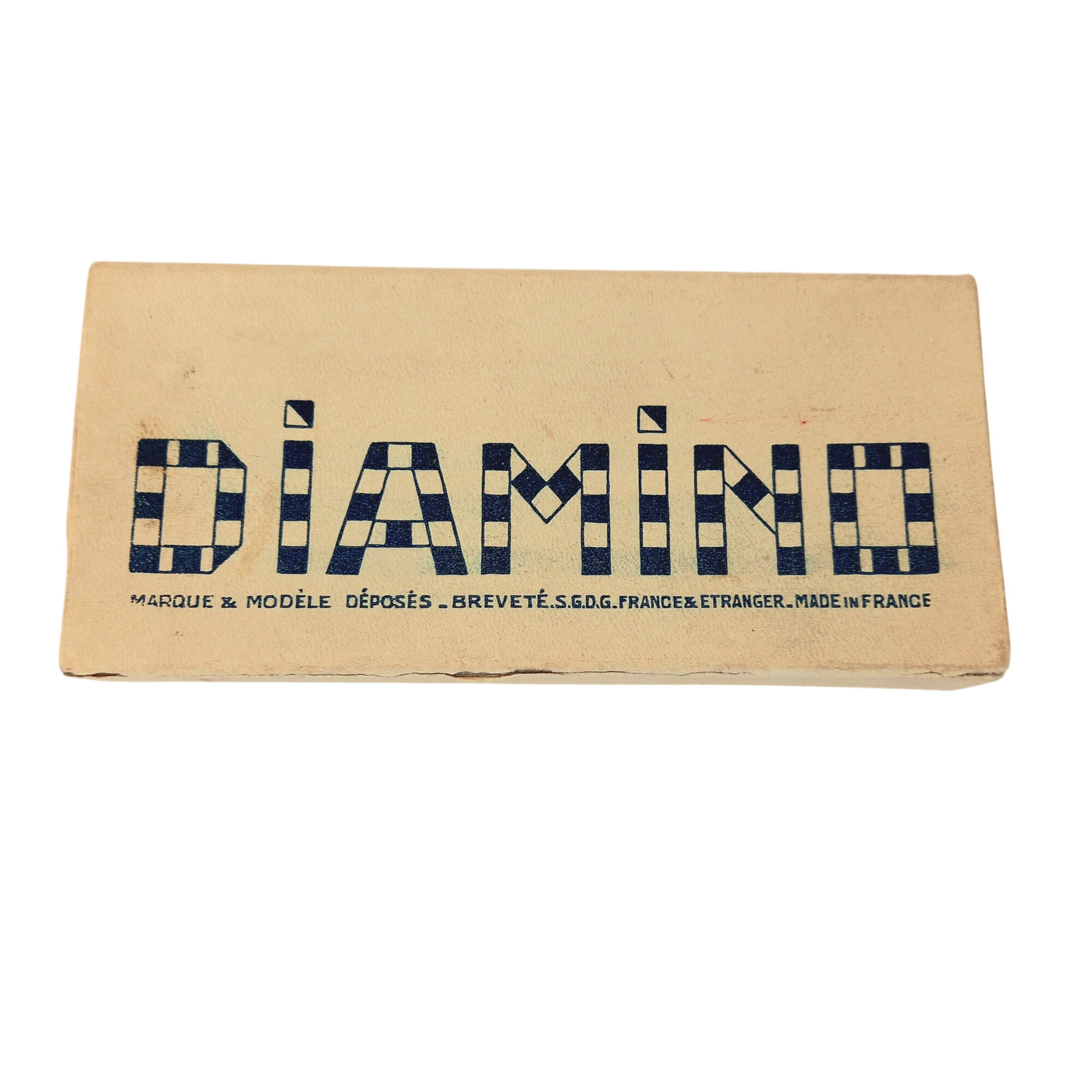 Ancien jeu de société Diamino (en bois), de marque Standard, breveté S.G.D.G. (avant 1968) État correct - 15,00 € Ancien jeu de société Diamino (en bois), de marque Standard, breveté S.G.D.G. (avant 1968) État correct reconditionné disponible sur Label Emmaüs
