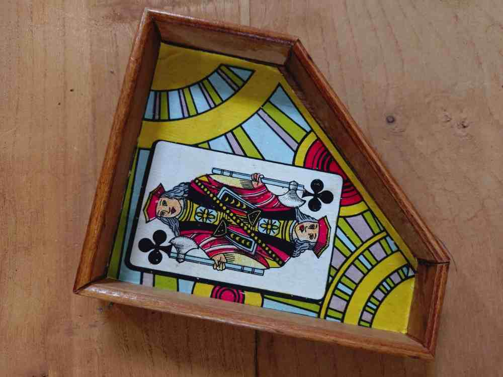 Voir photo 10 de Ancien jeu de sociéte" Le Nain Jaune" en bois. Ancien jeu de sociéte" Le Nain Jaune" en bois. Bon état reconditionné photo 10