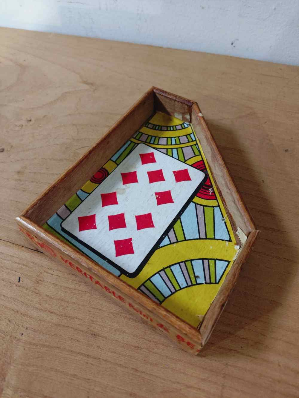 Voir photo 11 de Ancien jeu de sociéte" Le Nain Jaune" en bois. Ancien jeu de sociéte" Le Nain Jaune" en bois. Bon état reconditionné photo 11